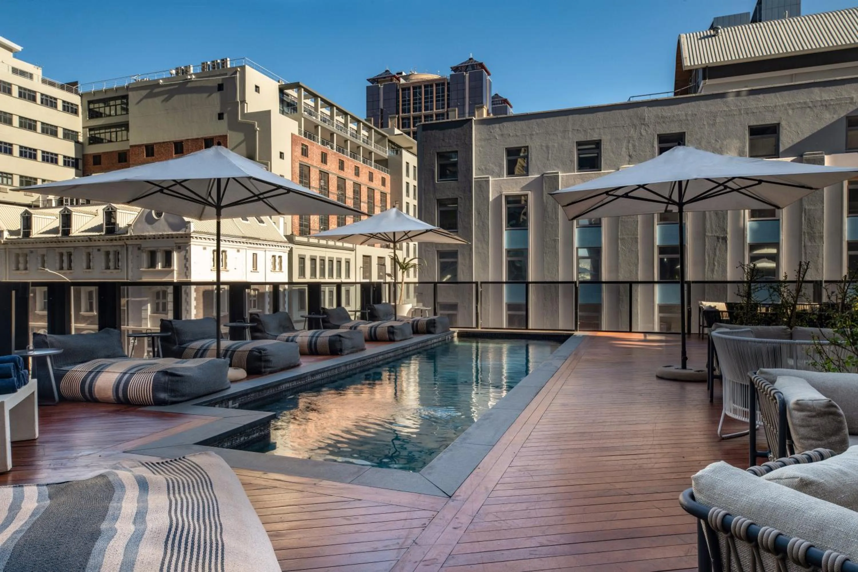 Swimming pool in Pullman Cape Town City Centre