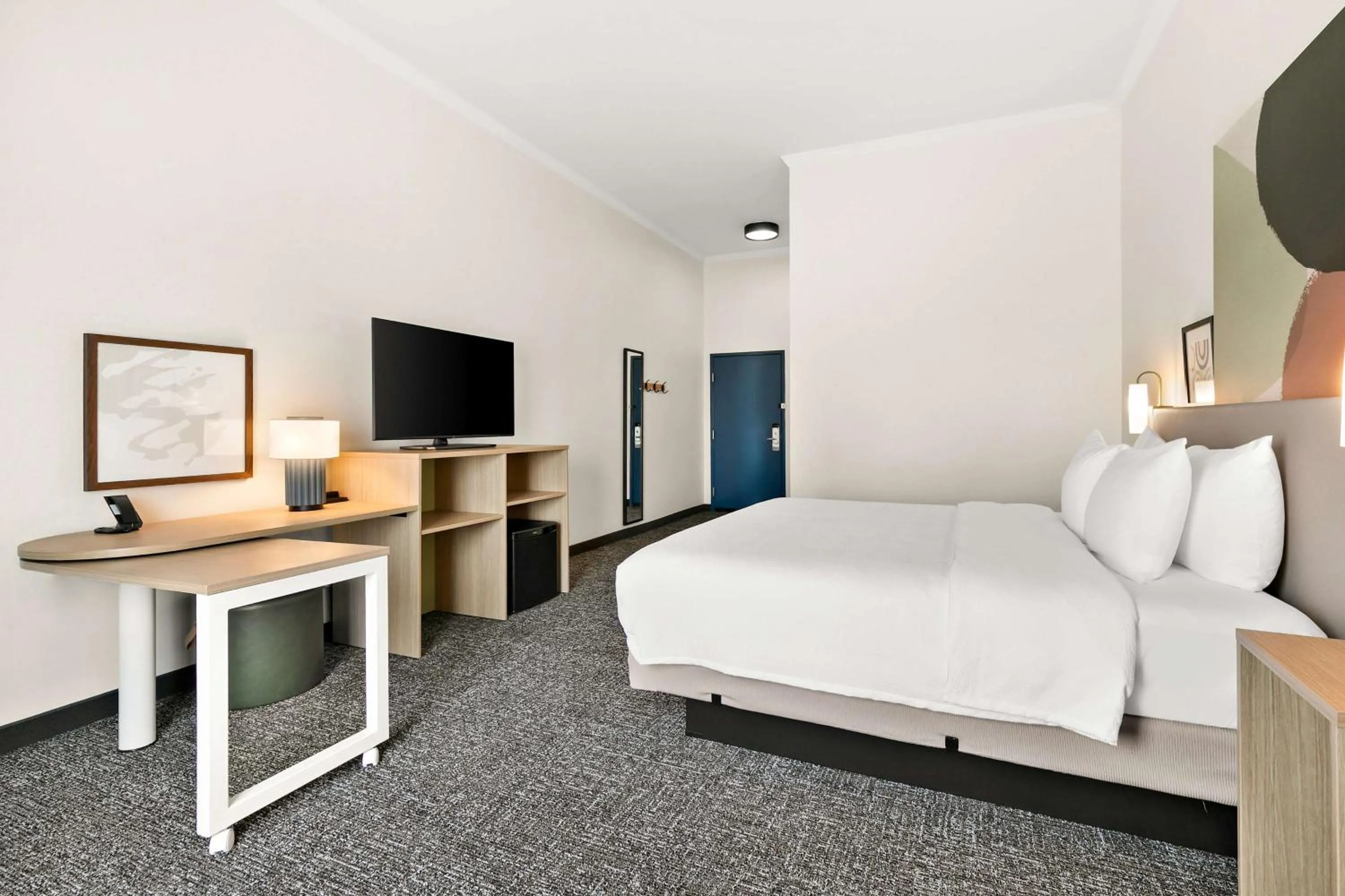 Bed in Country Inn & Suites by Radisson, Commerce, GA Near SK Battery Plant