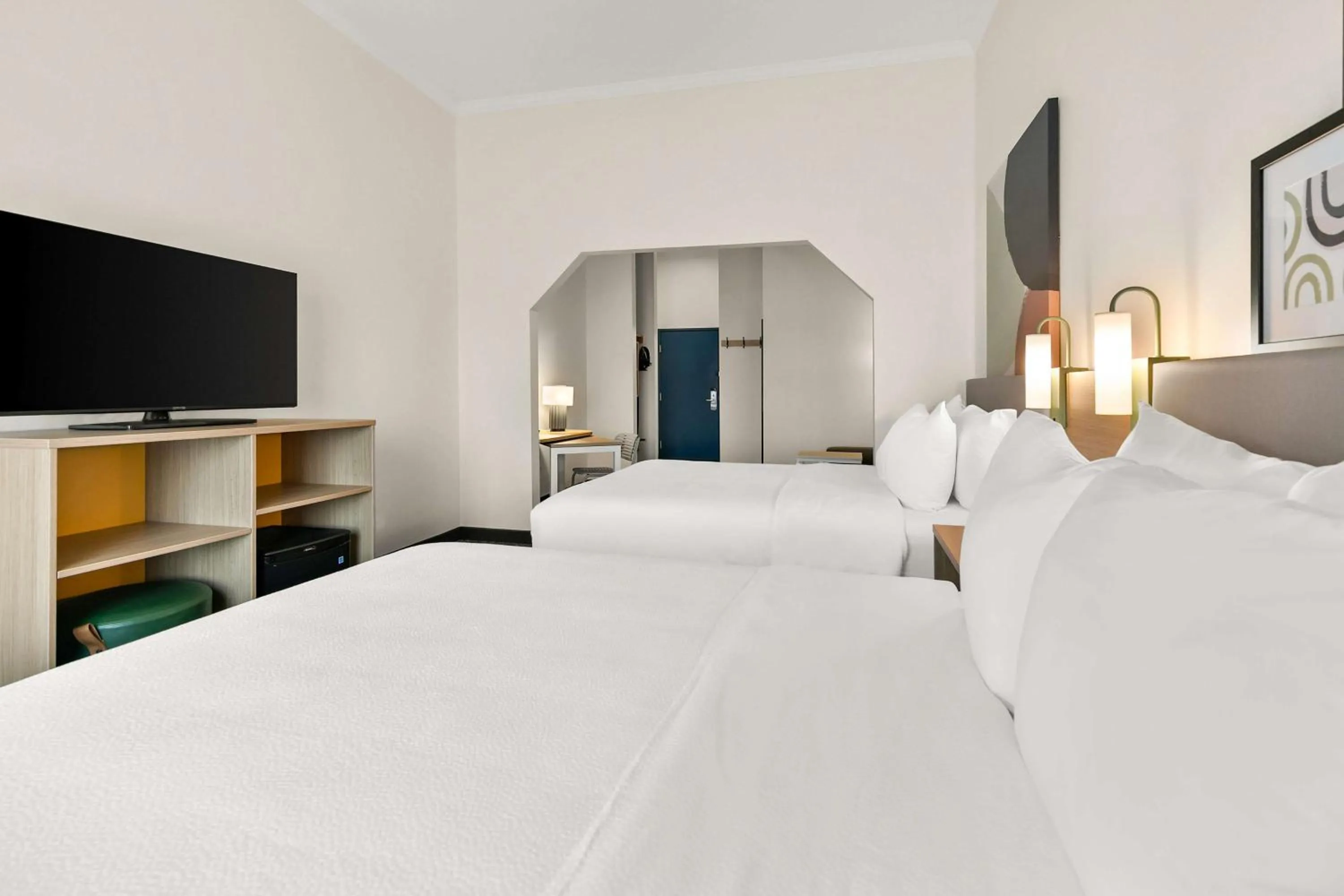 Bed in Country Inn & Suites by Radisson, Commerce, GA Near SK Battery Plant