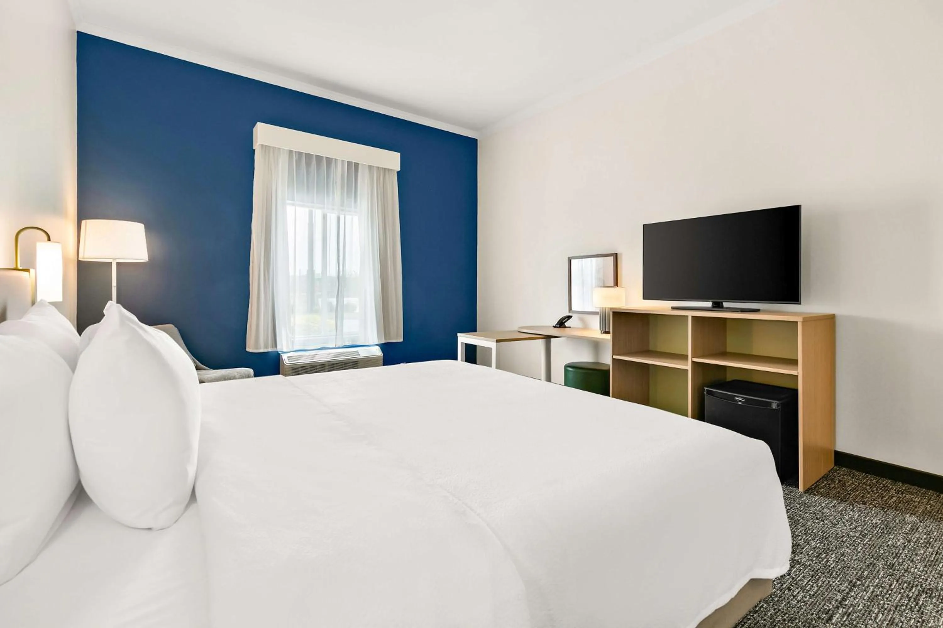 Bed in Spark by Hilton Commerce, GA