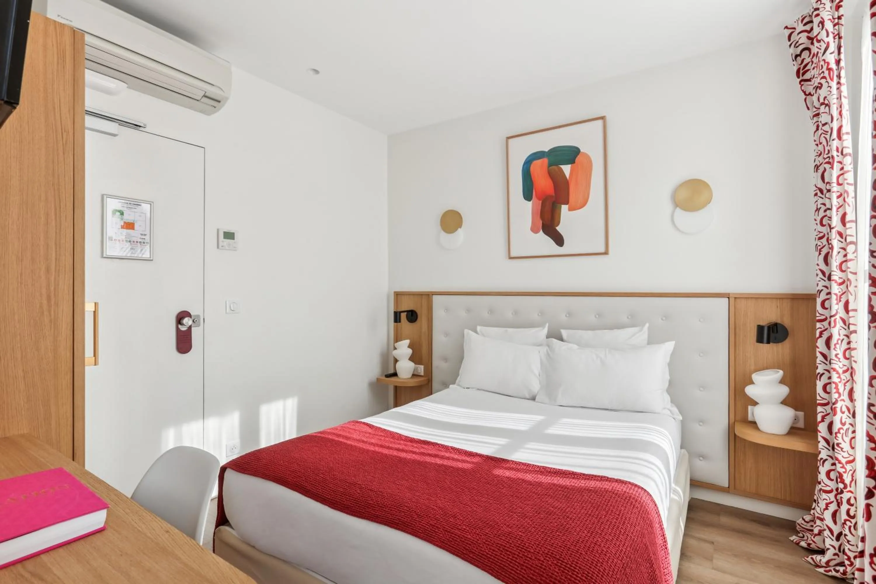 Bed in Hôtel Alexandrine Opera