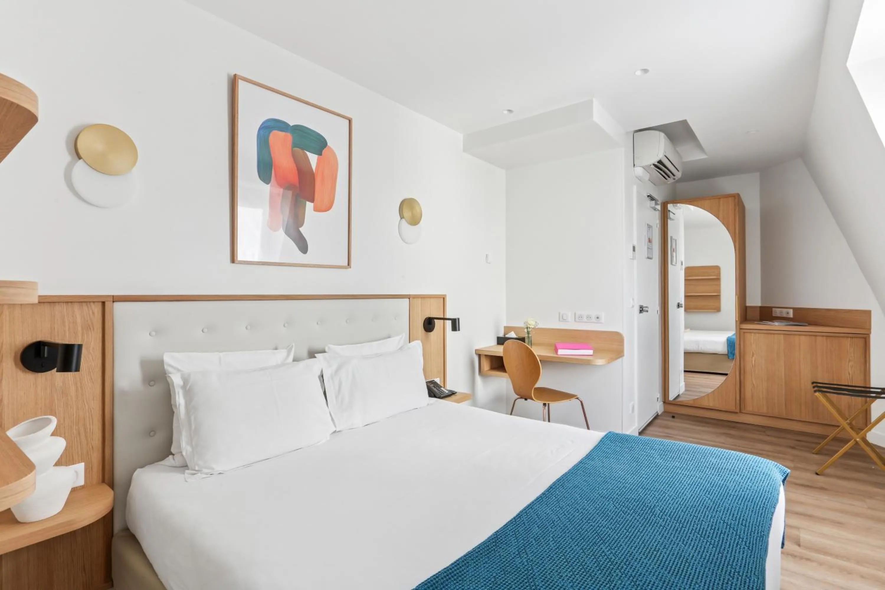 Bed in Hôtel Alexandrine Opera