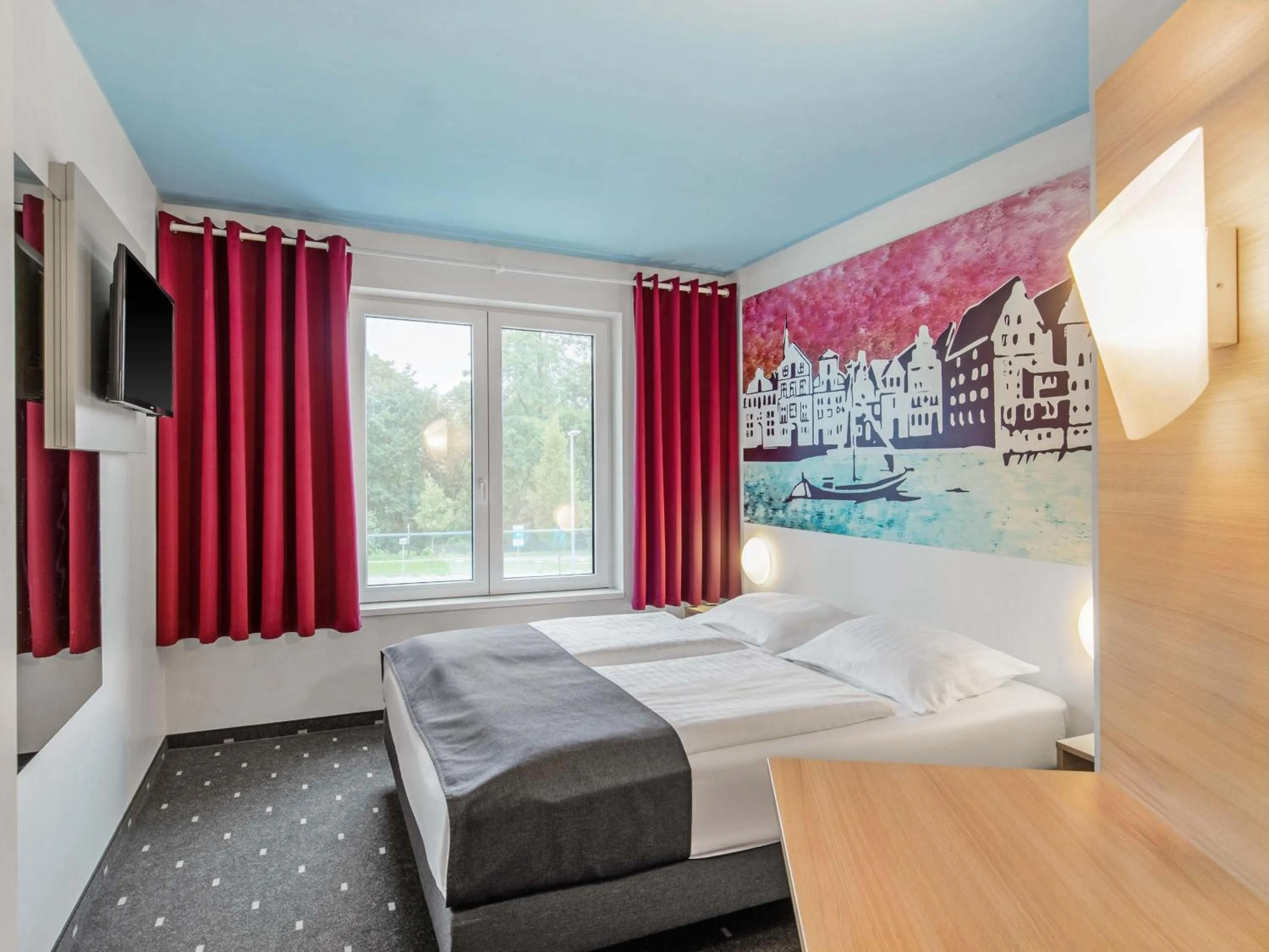 Photo of the whole room, Bed in B&B Hotel Lüneburg