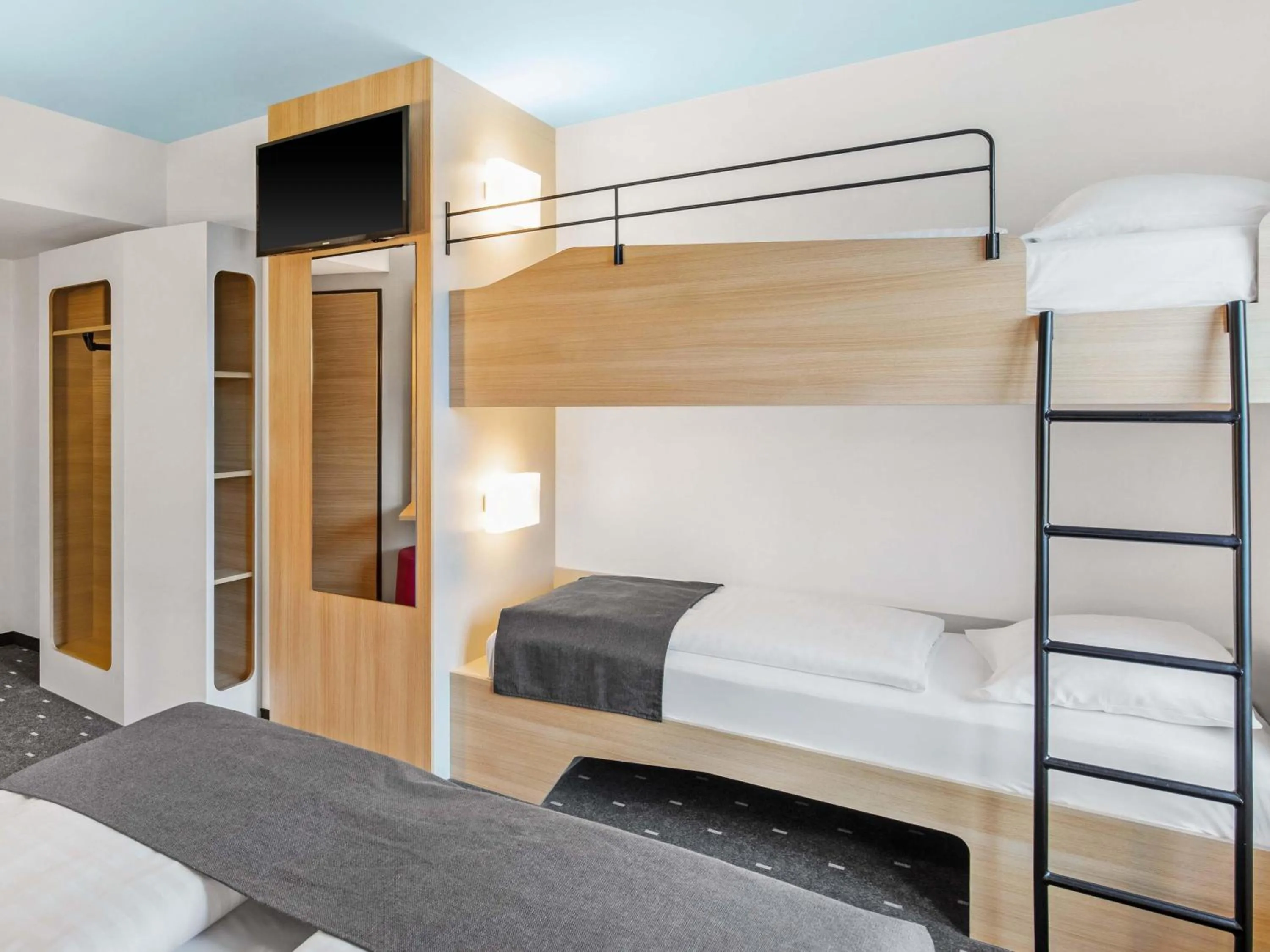 Photo of the whole room, Bed in B&B Hotel Lüneburg