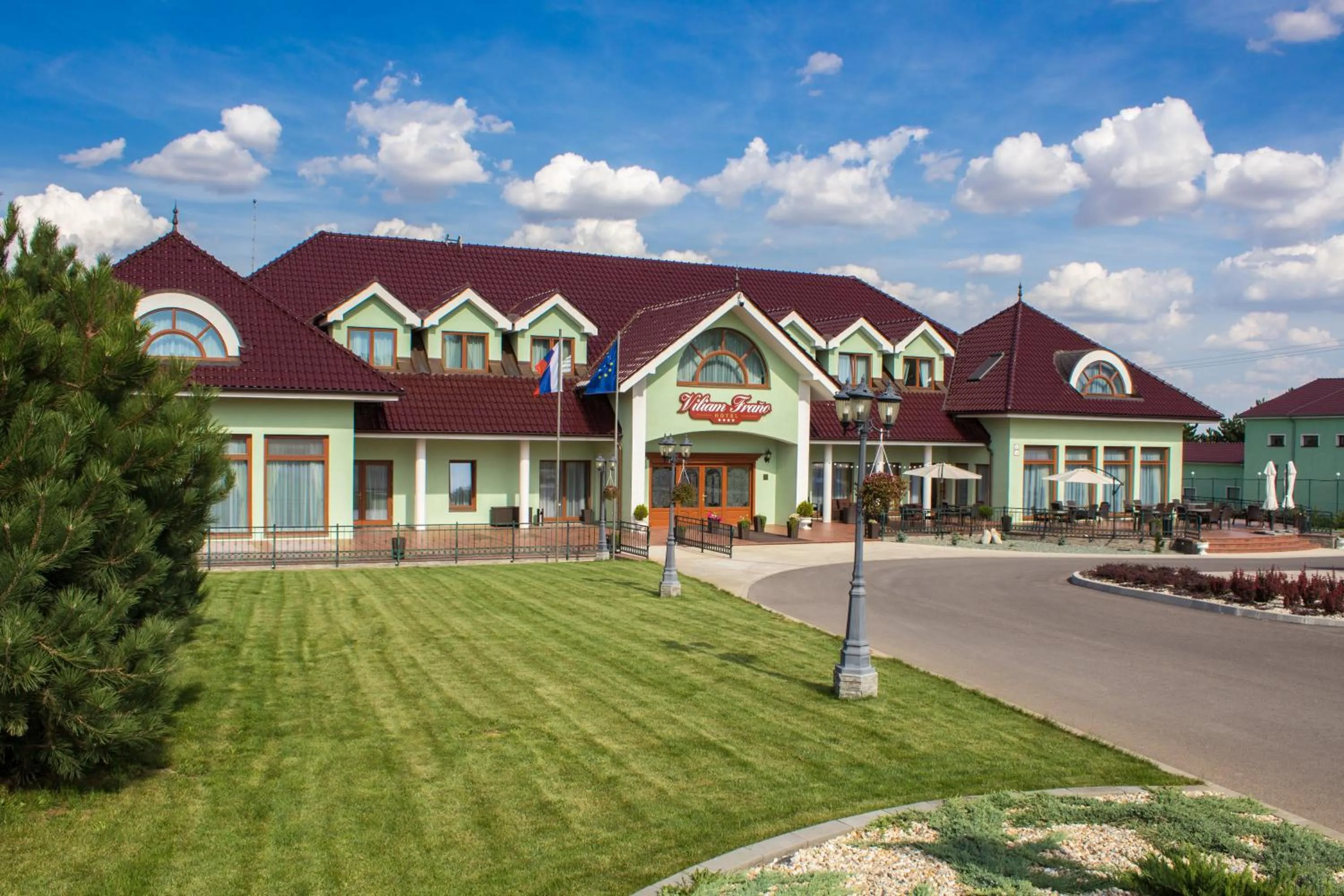 Property Building in Hotel Viliam Frano