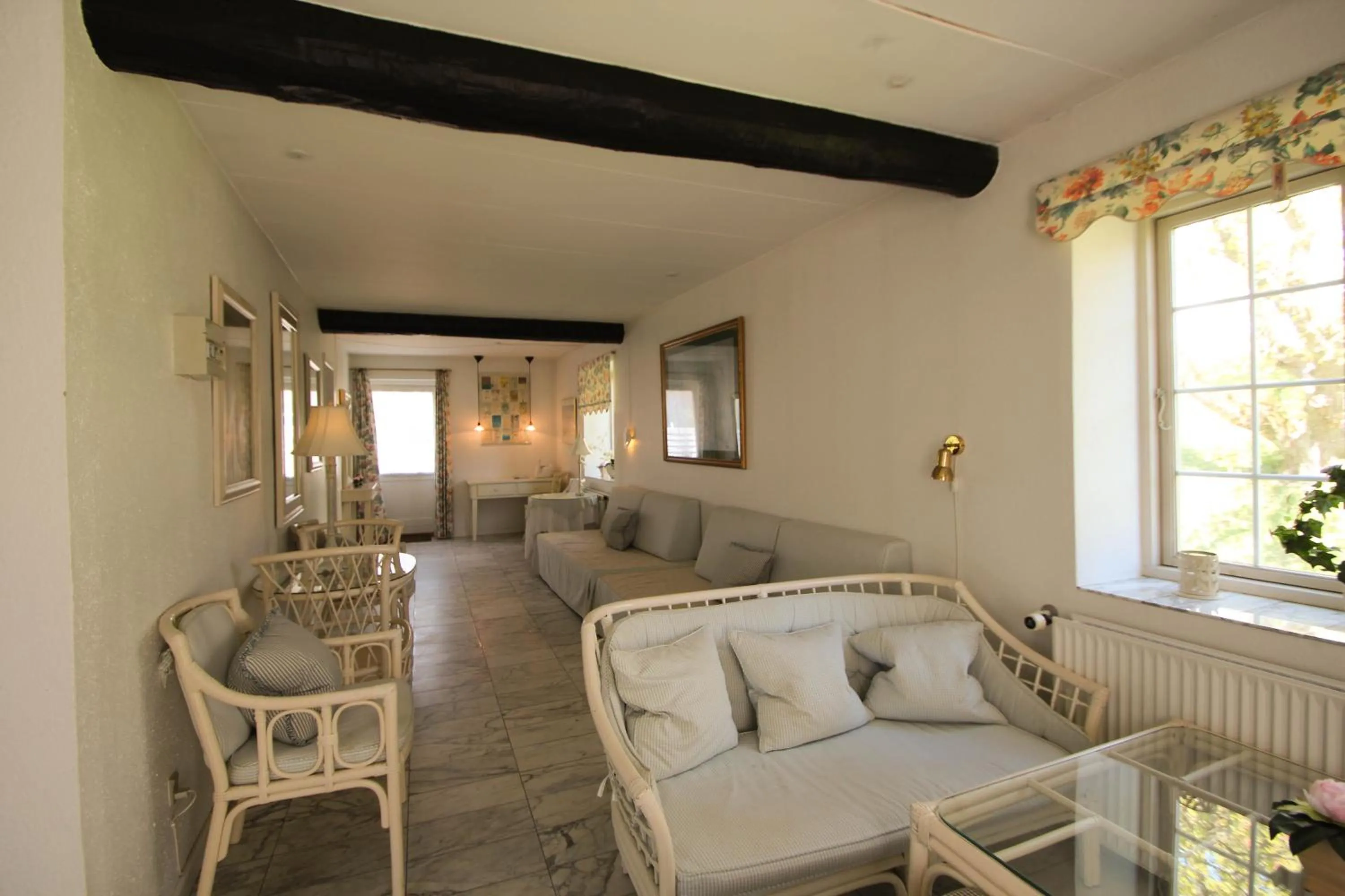 Communal lounge/ TV room in Kokkedal Slotshotel