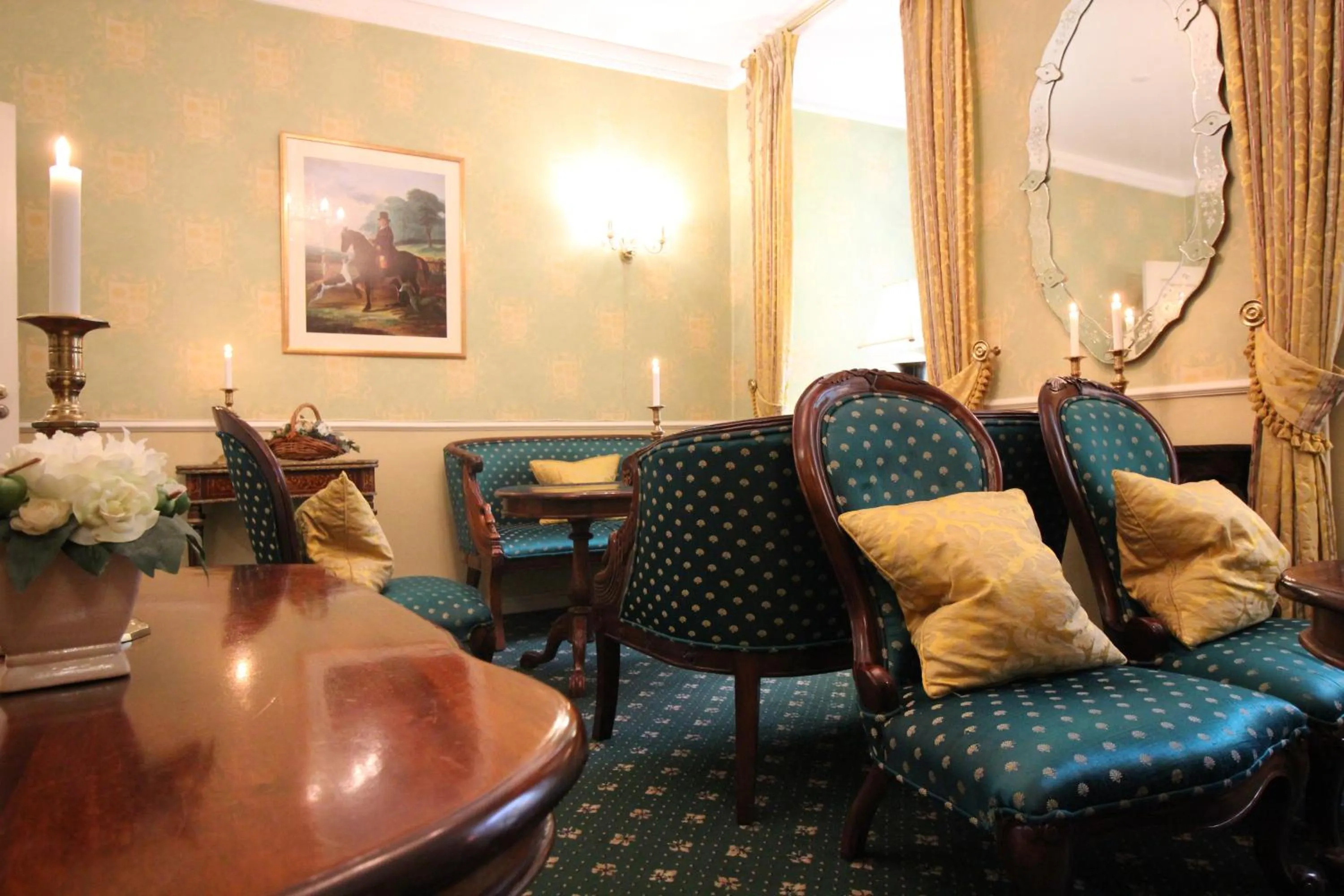 Communal lounge/ TV room in Kokkedal Slotshotel