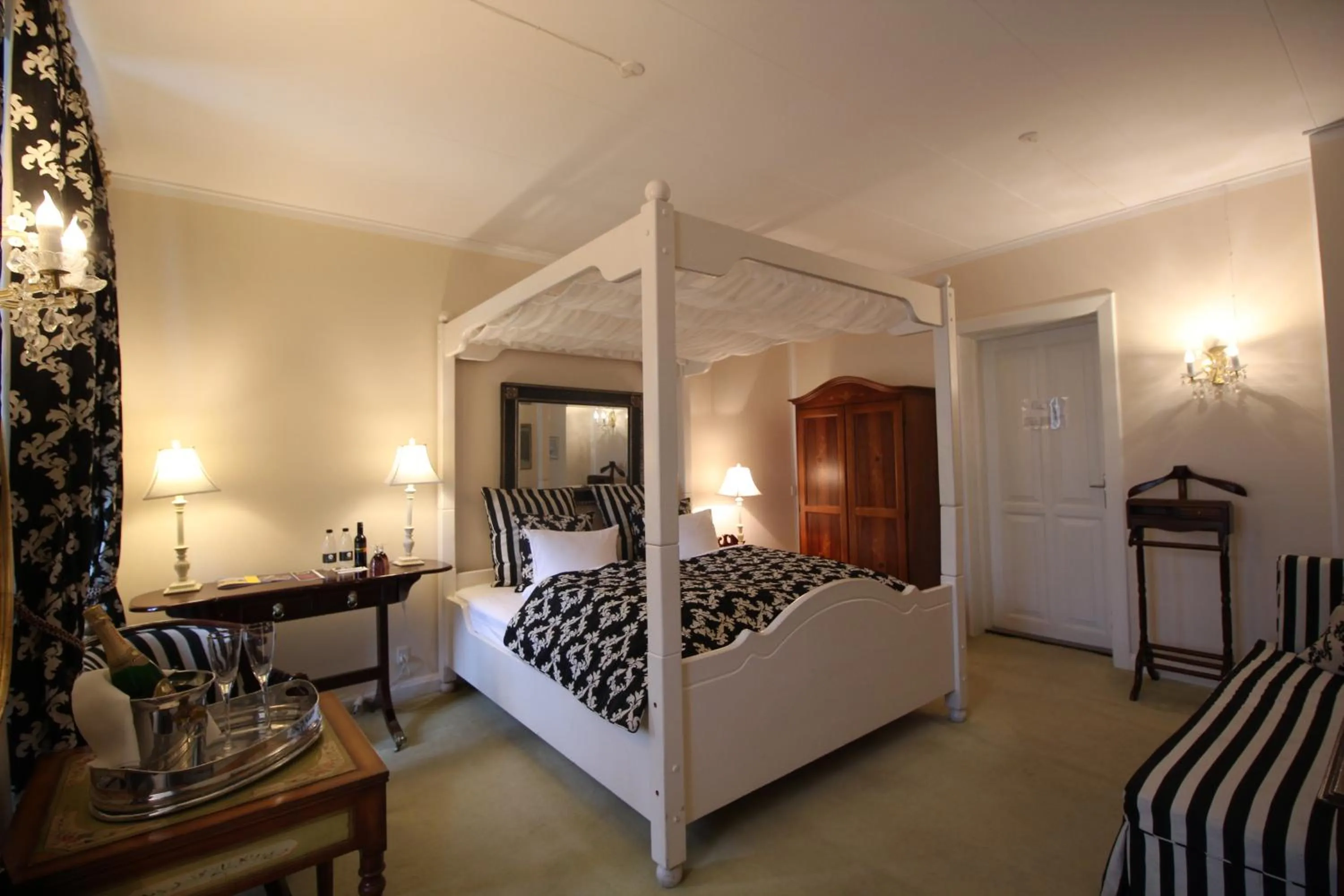 Photo of the whole room, Bed in Kokkedal Slotshotel