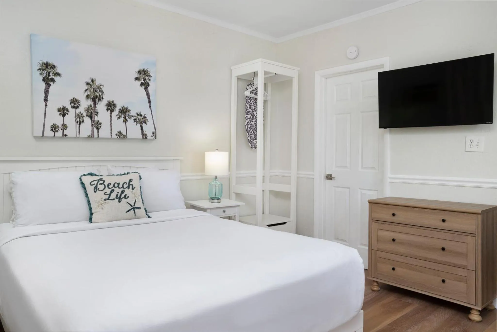 Bed in Sabal Palms Inn