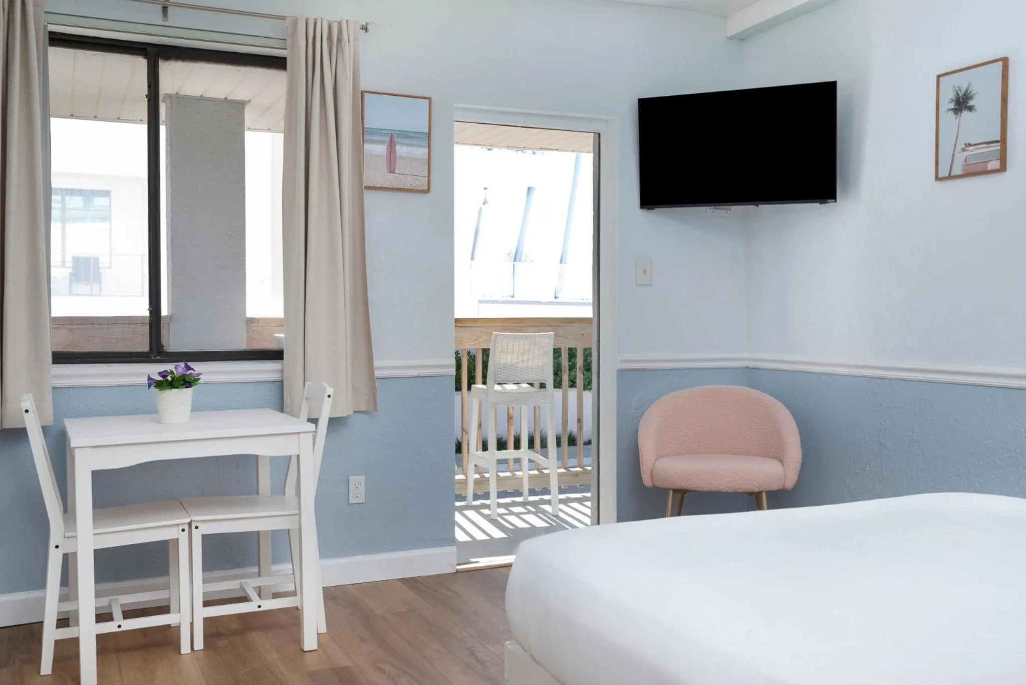 Bed in Sabal Palms Inn