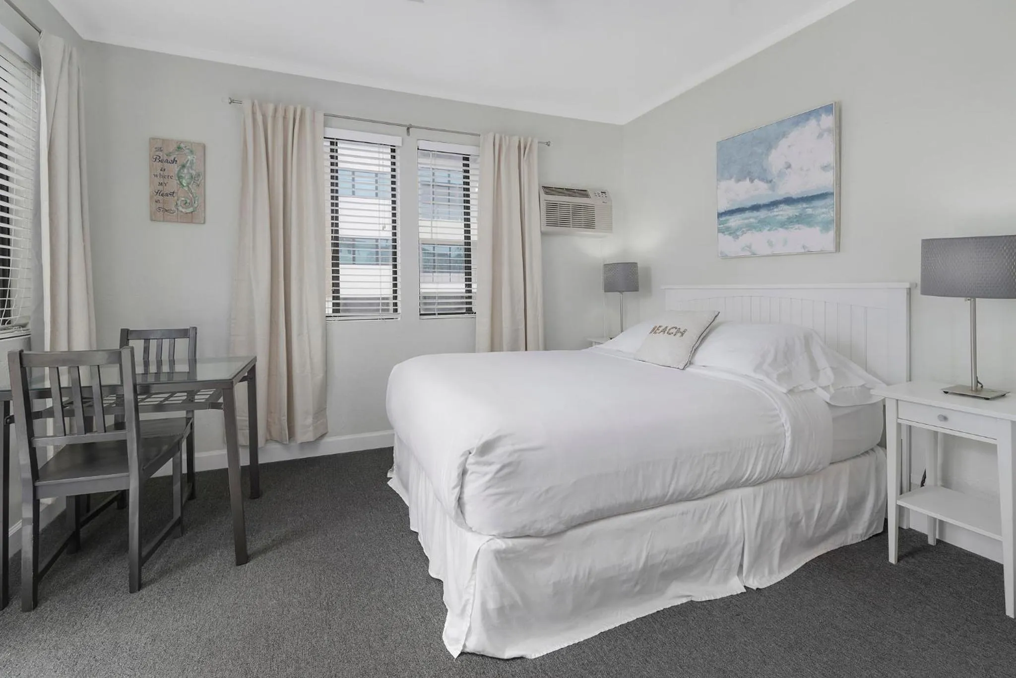 Bed in Sabal Palms Inn