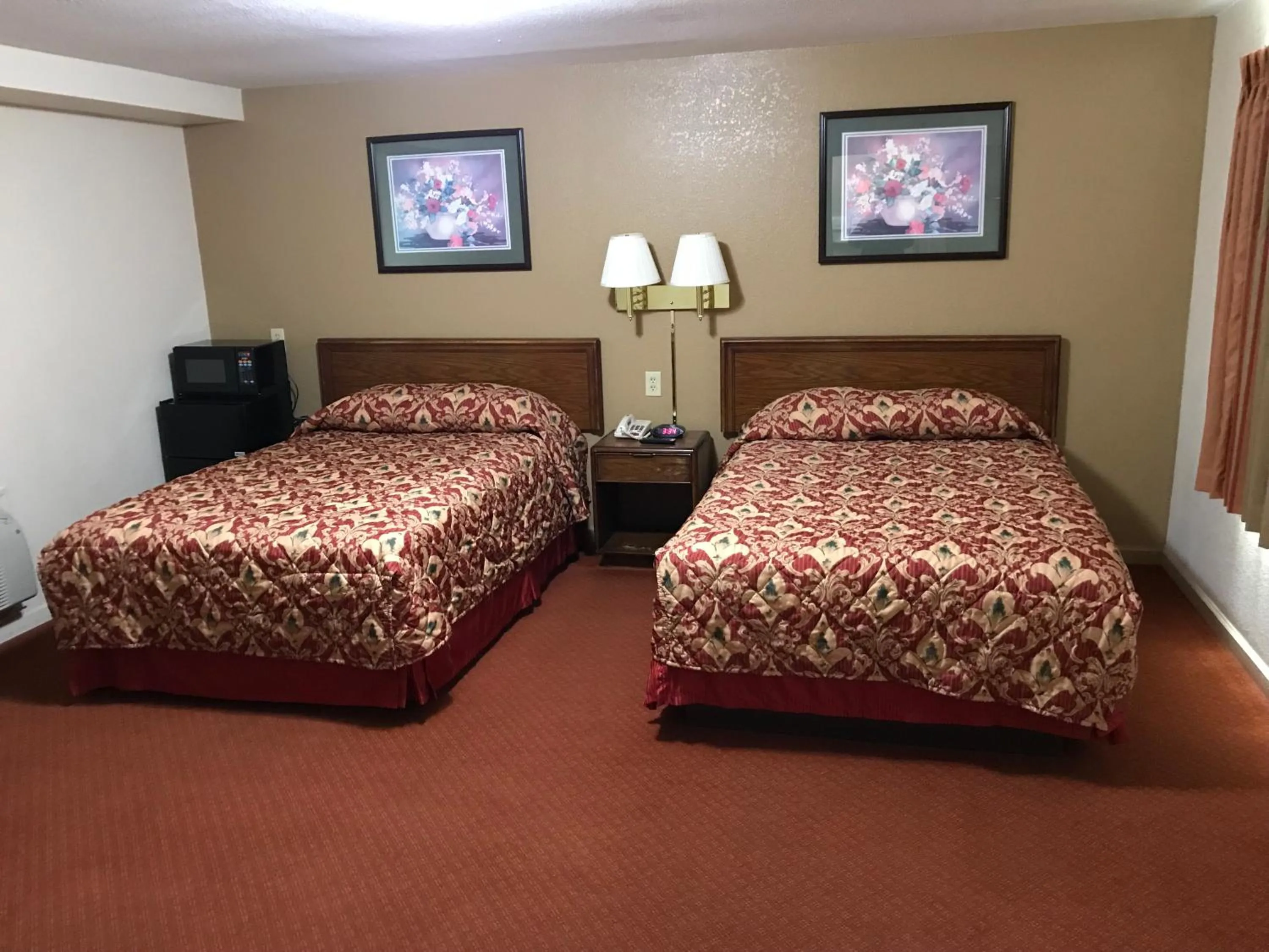 Travelers Inn