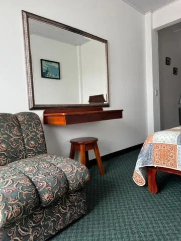 Standard Single Room with Shower - single occupancy in Hotel Malinche