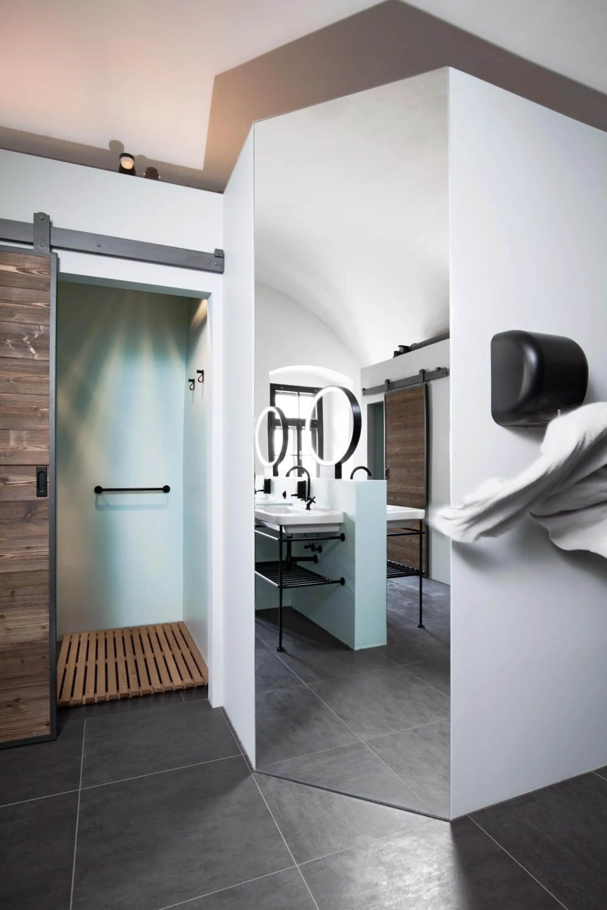 Bathroom, Bed in Long Story Short Hostel & Café