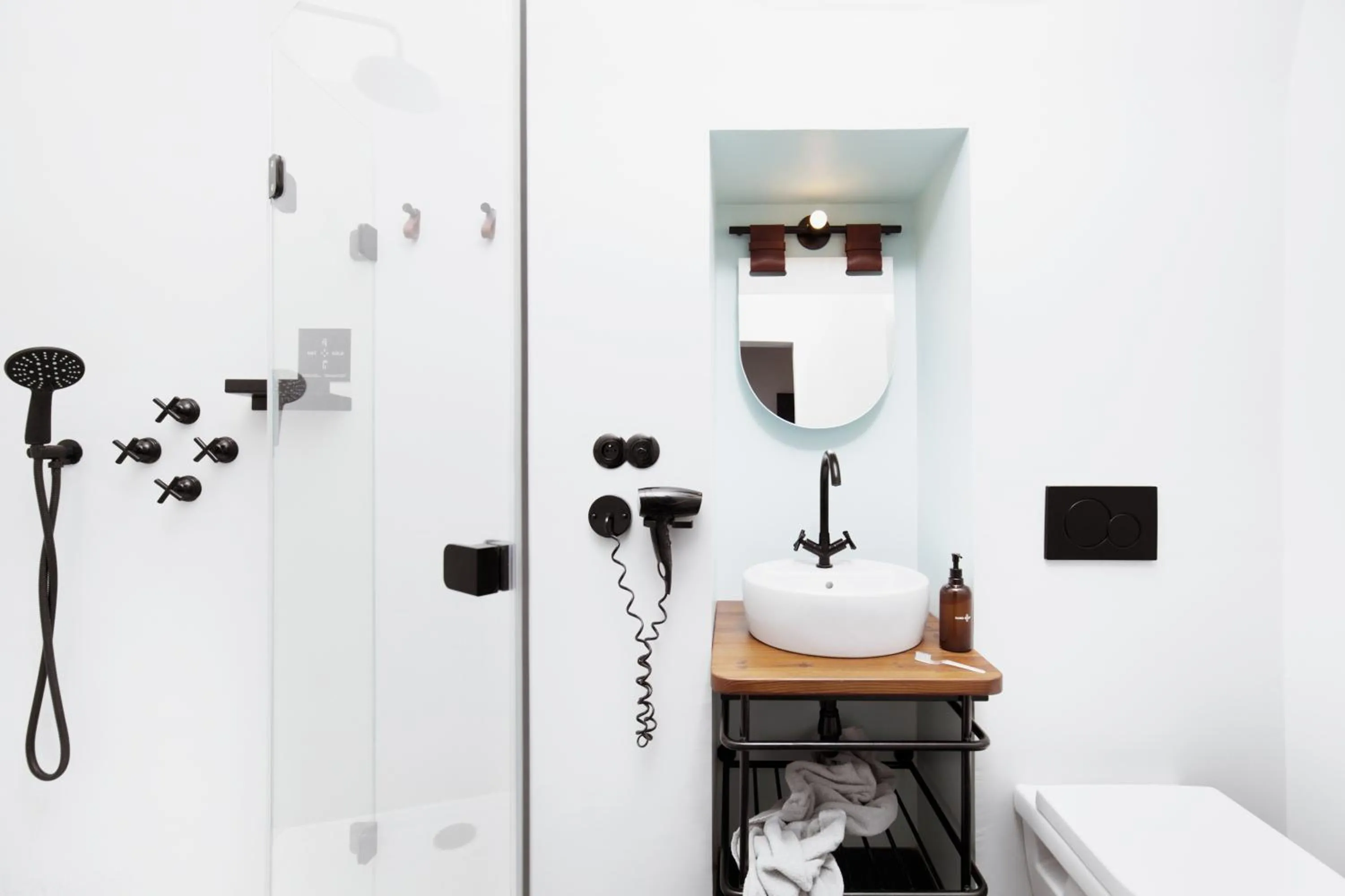 Shower in Long Story Short Hostel & Café