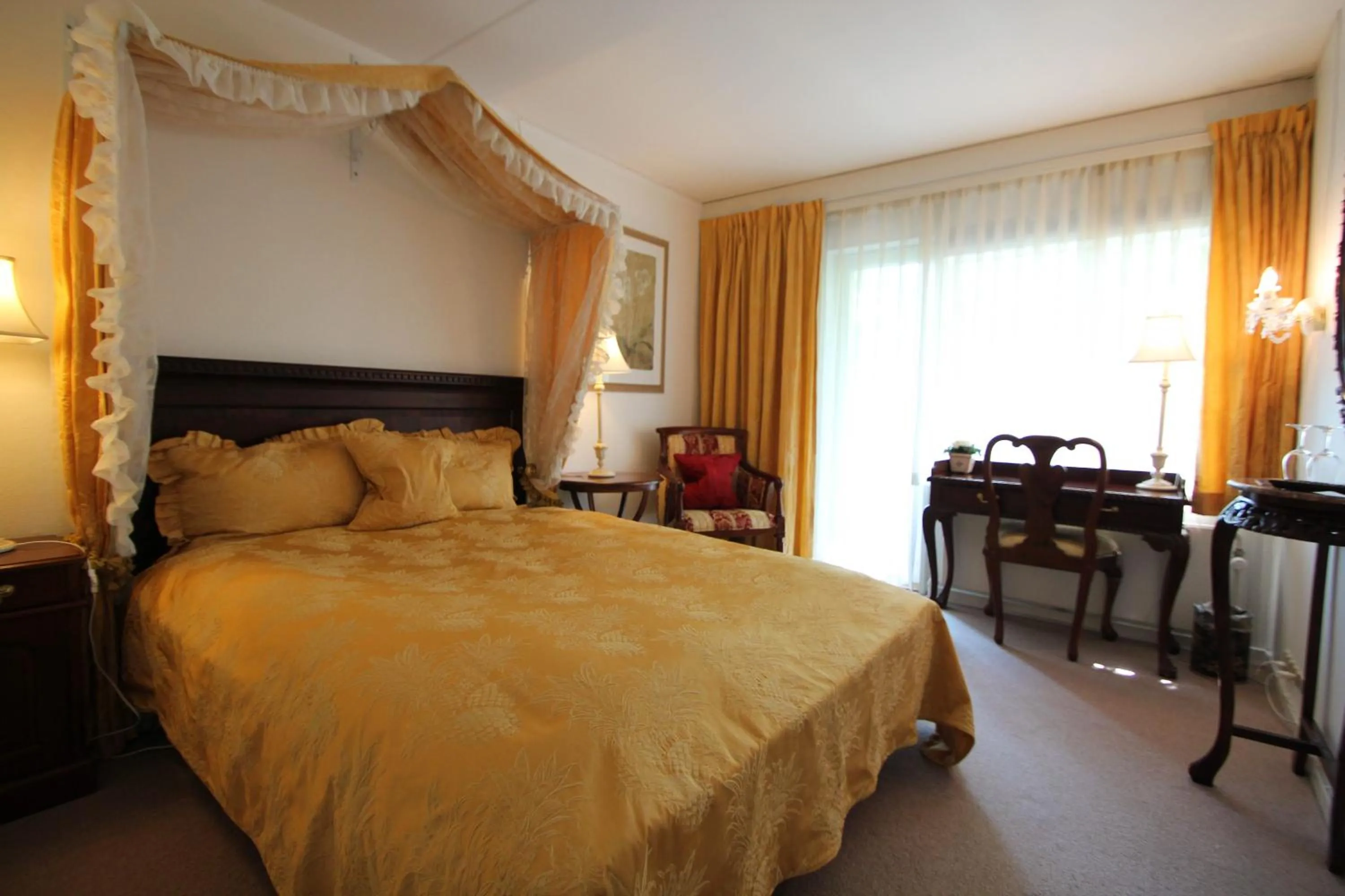 Bed in Sauntehus Castle Hotel