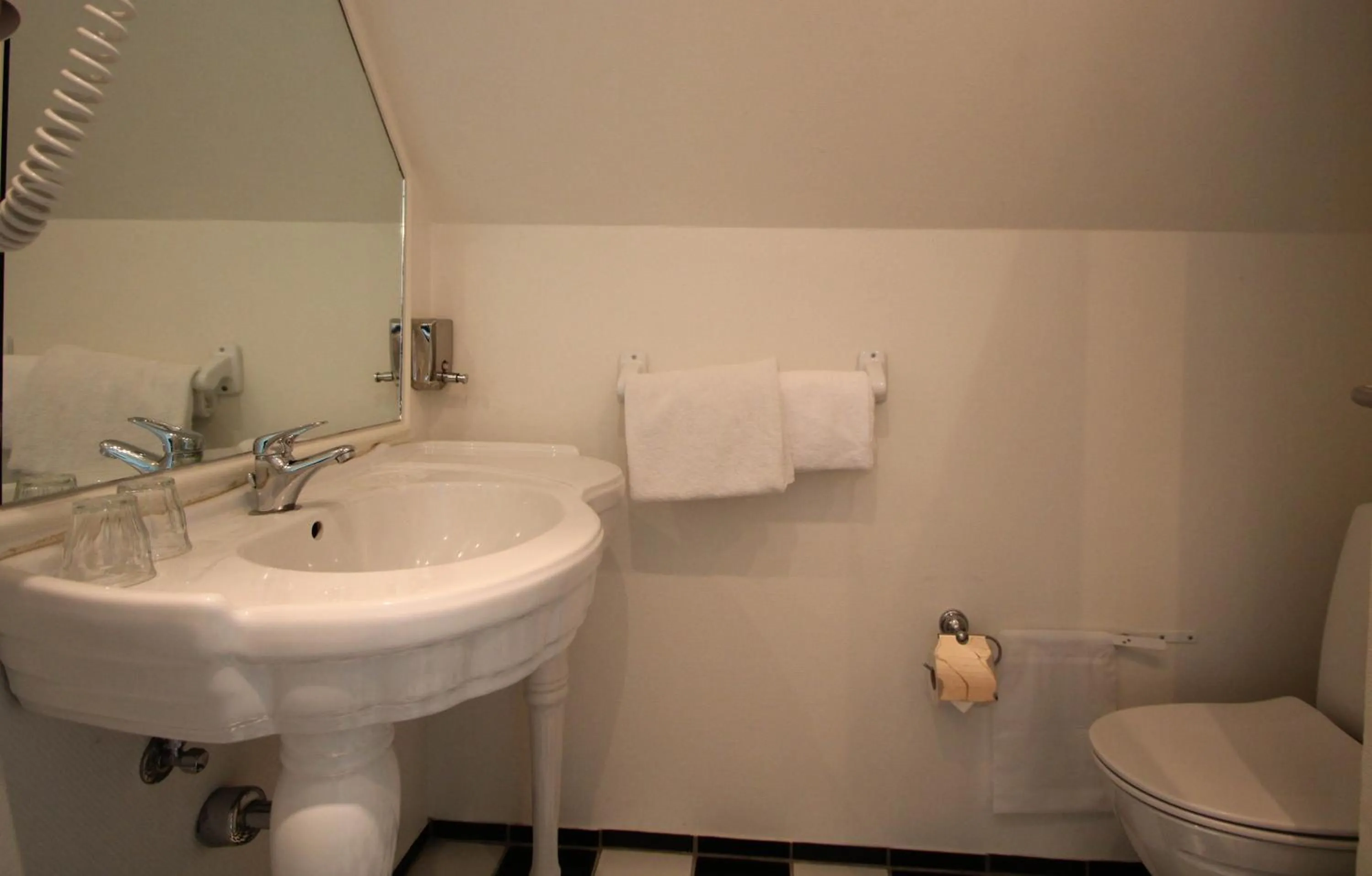 Bathroom in Sauntehus Castle Hotel