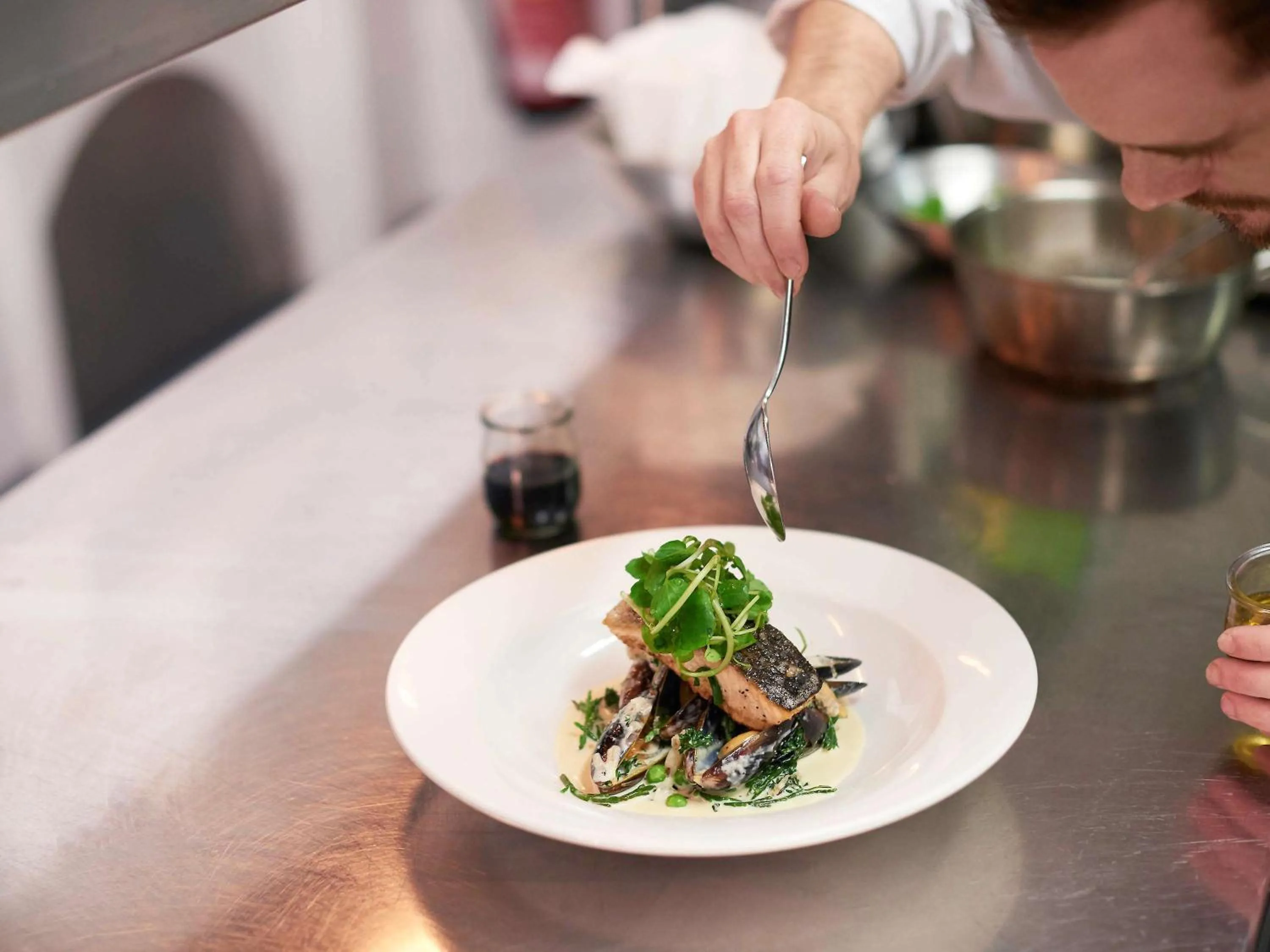 Restaurant/places to eat in Holland House Hotel Cardiff By Sunday