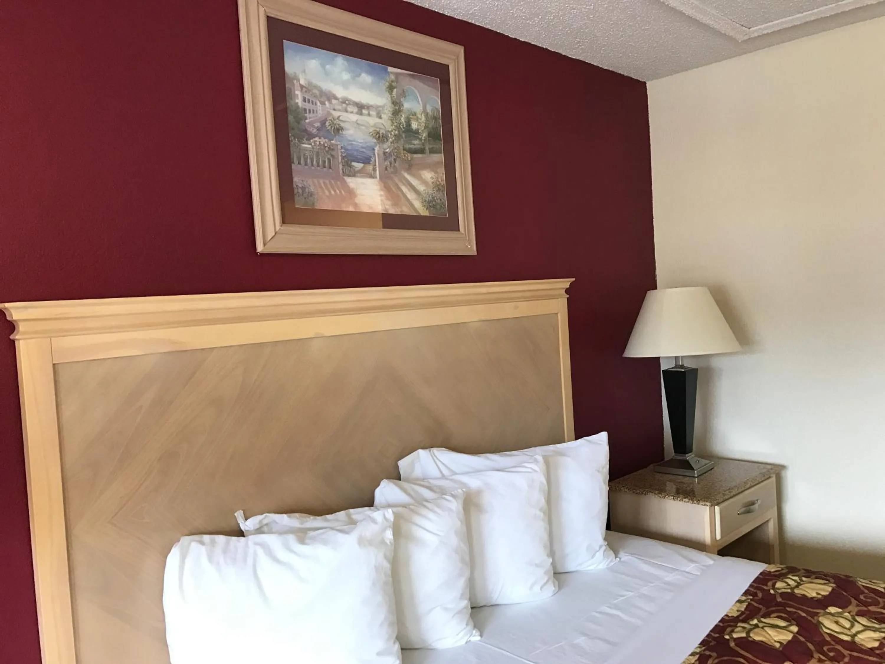 Bedroom, Bed in Crystal Inn and Suites