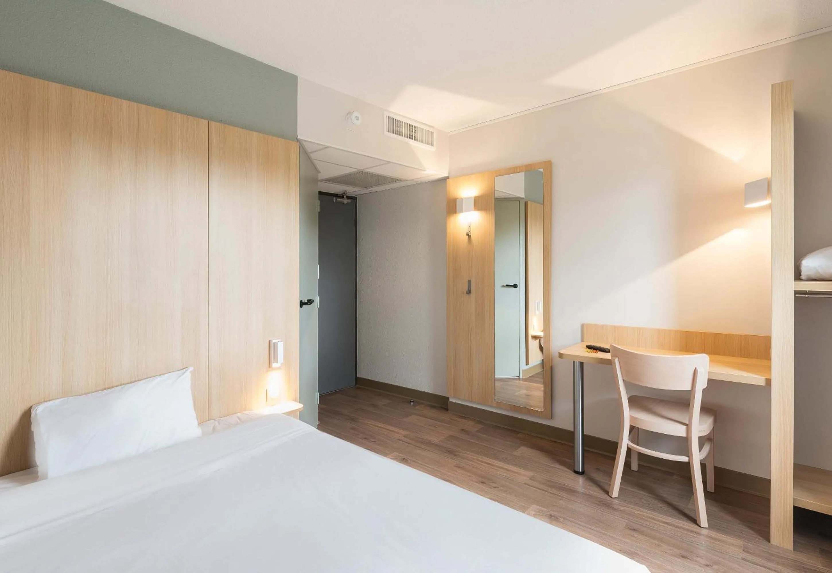 Bedroom, Bed in B&B HOTEL Angers Parc Expos