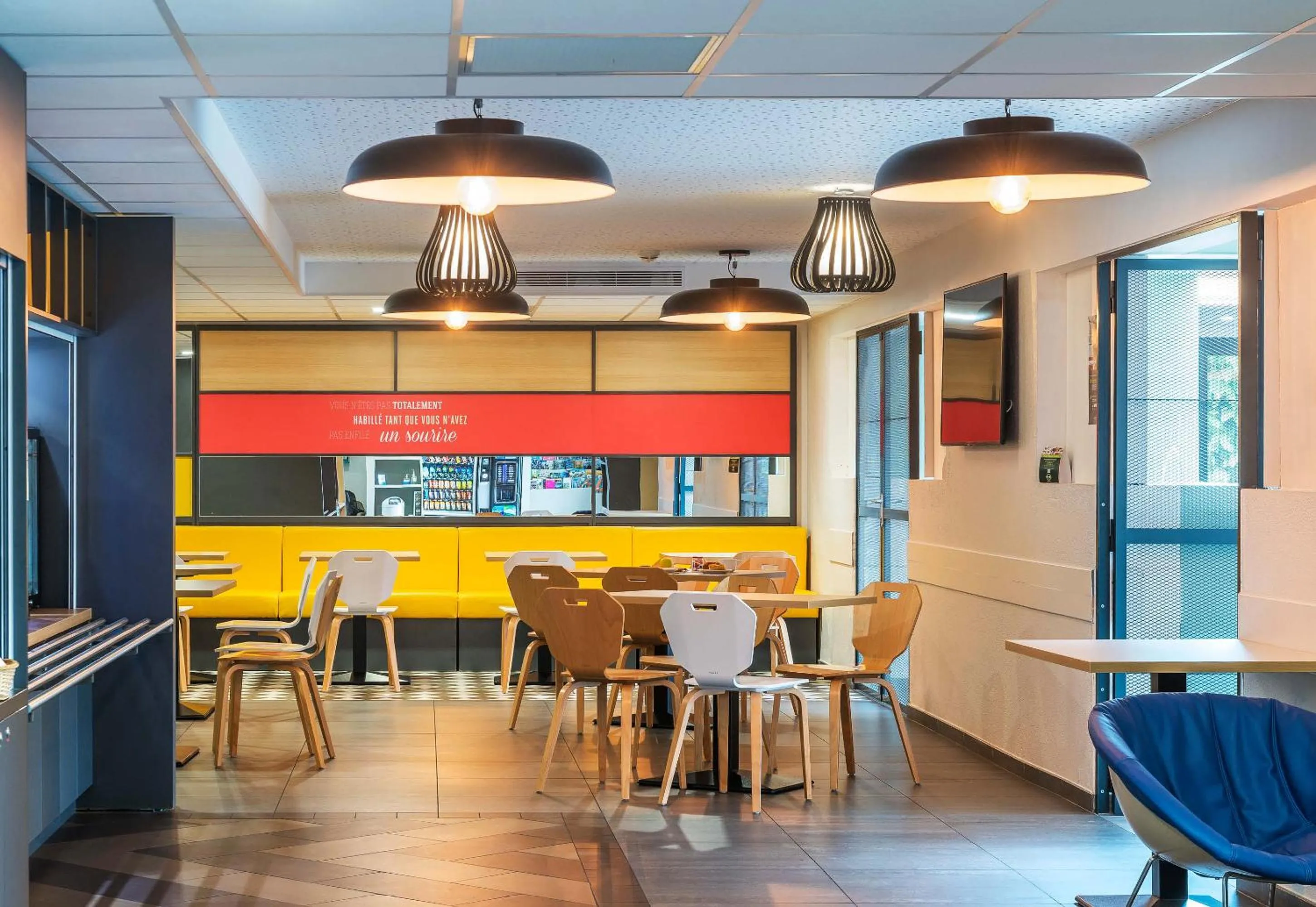 Restaurant/places to eat in B&B HOTEL Angers Parc Expos