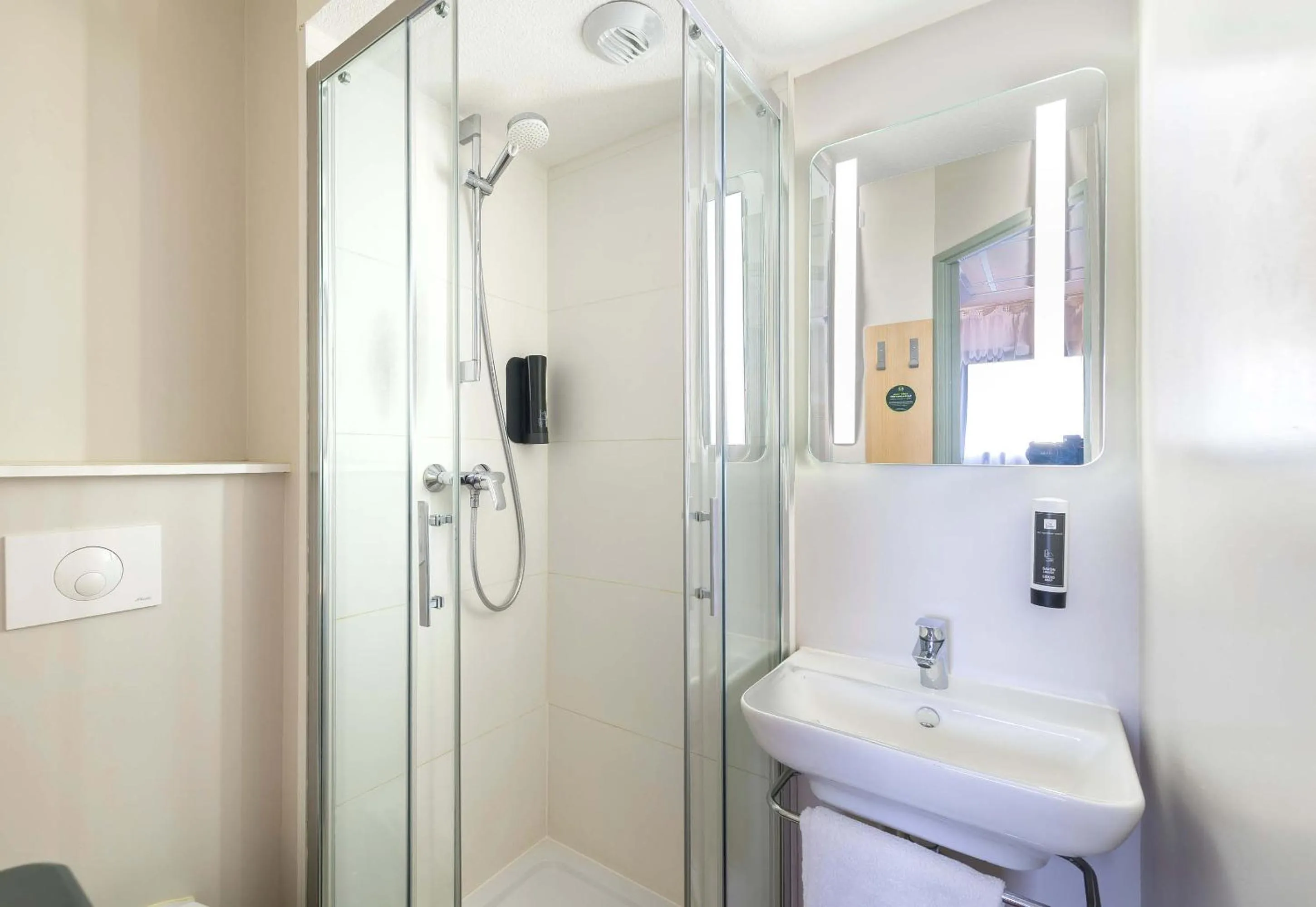 Bathroom in B&B HOTEL Angers Parc Expos