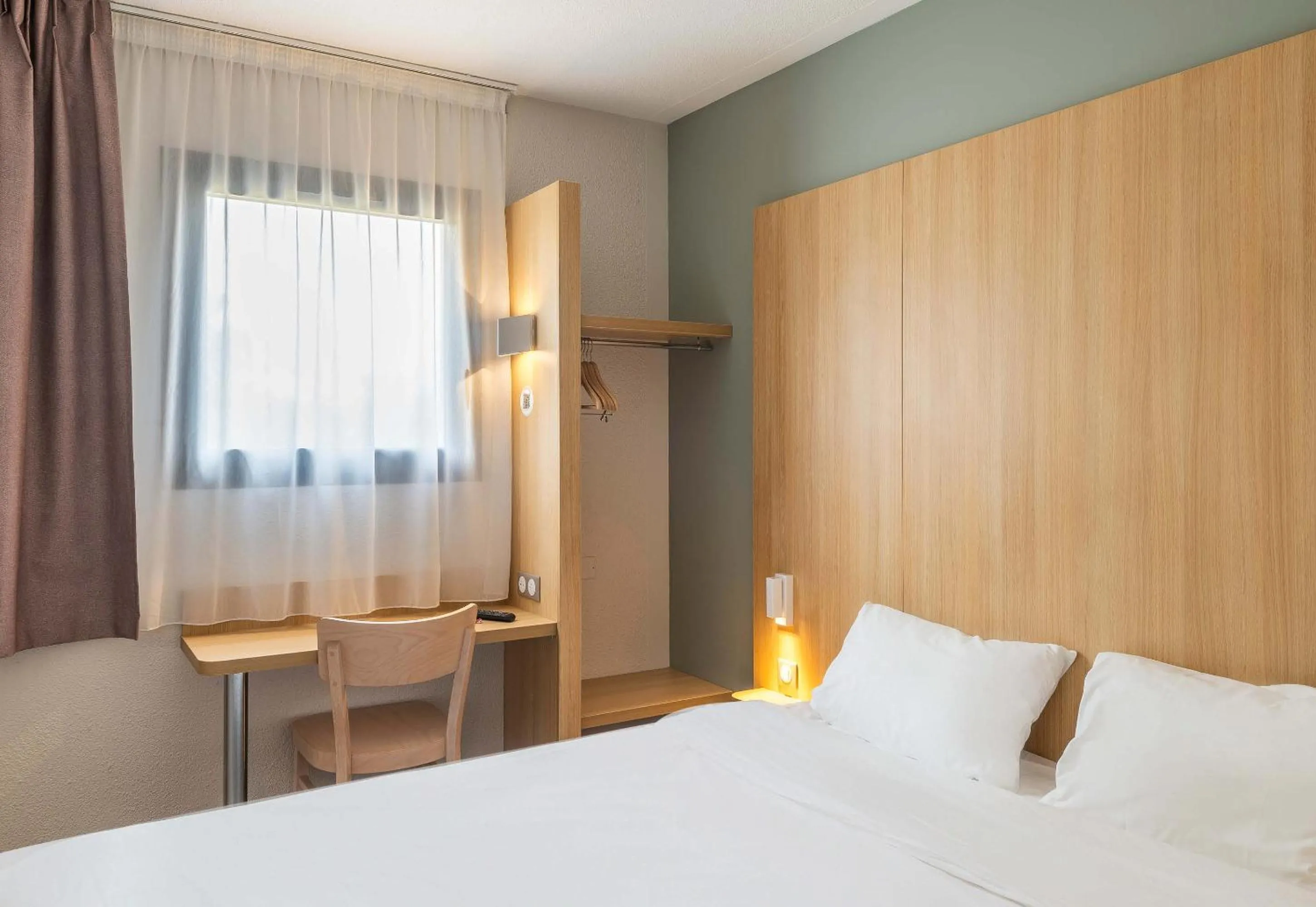 Bedroom, Bed in B&B HOTEL Angers Parc Expos