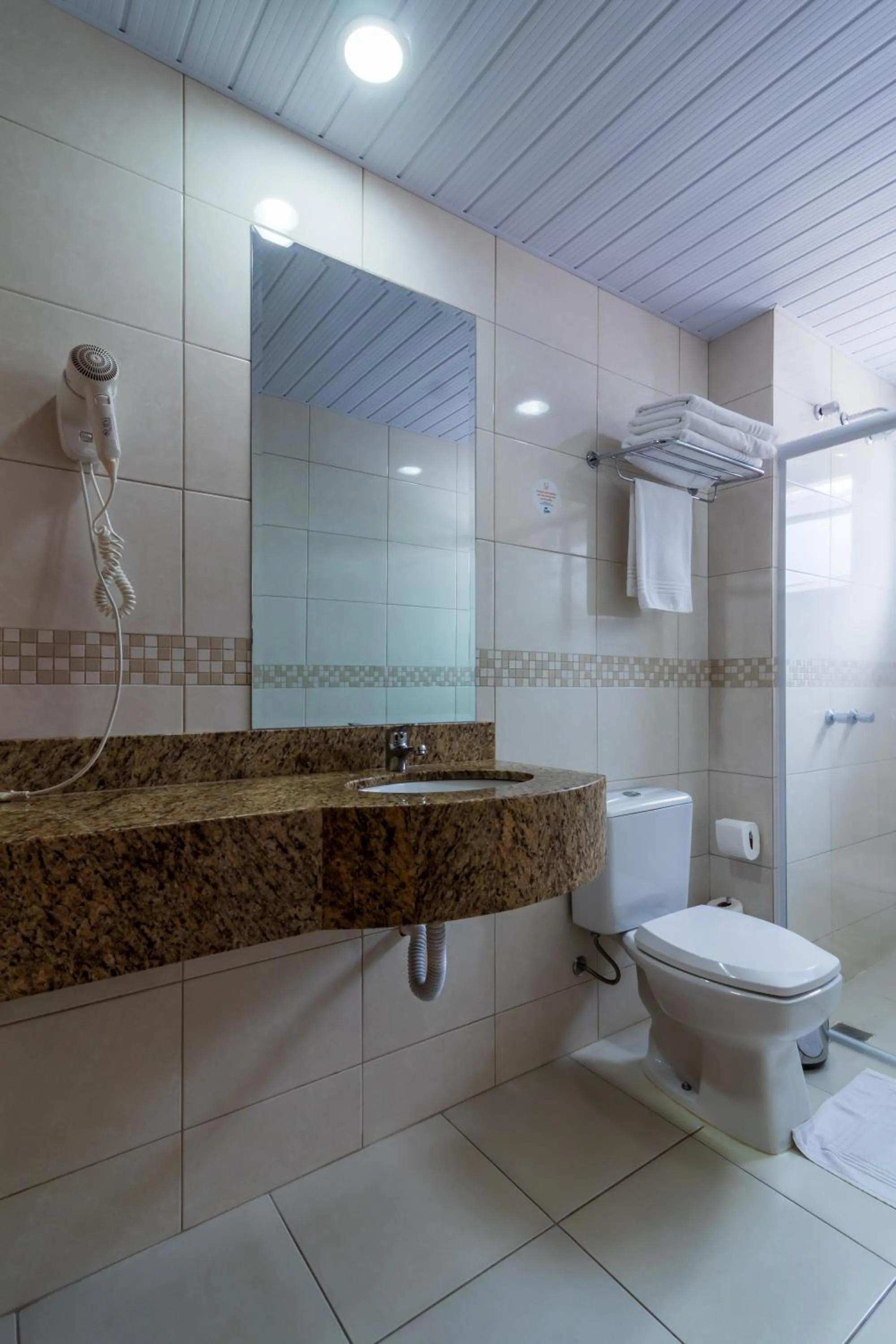 Shower in Luds Comfort Hotel