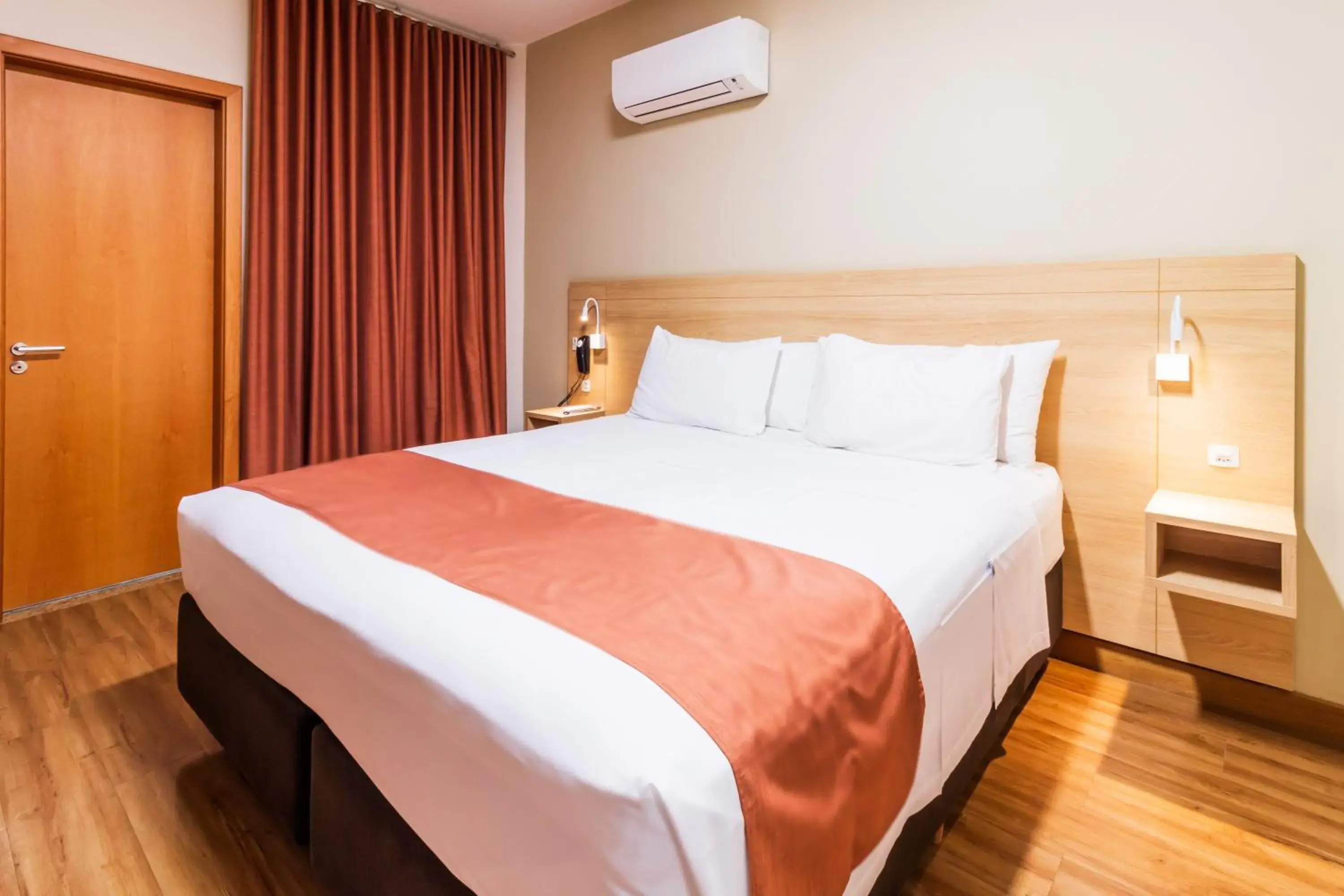 Queen Room - single occupancy in Luds Comfort Hotel Queen Room - single occupancy in Luds Comfort Hotel