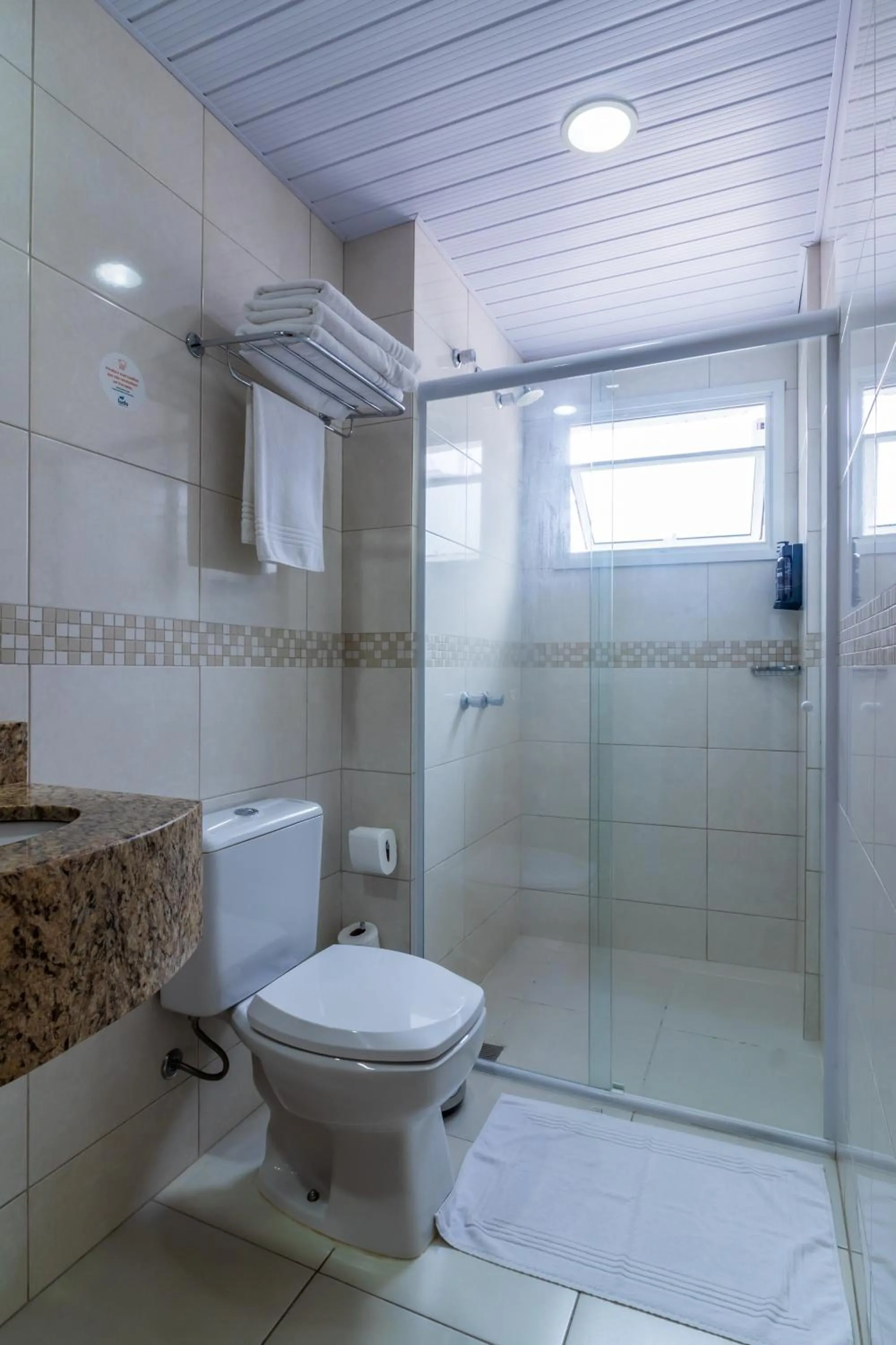 Shower in Luds Comfort Hotel