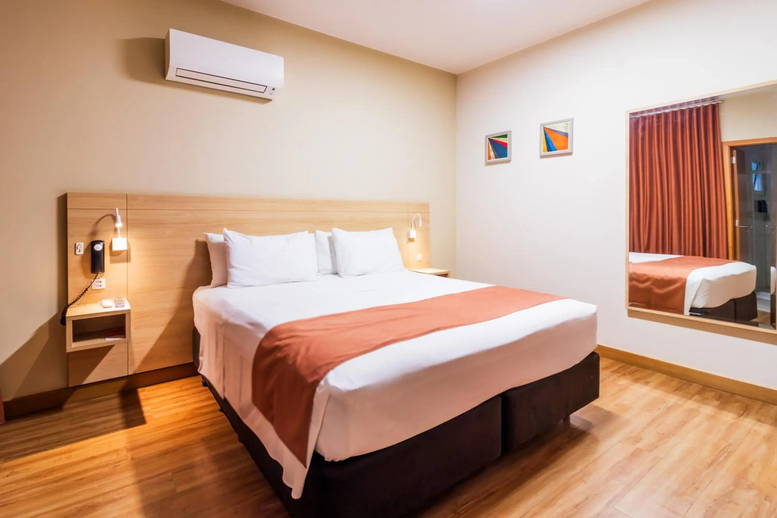 Queen Room - single occupancy in Luds Comfort Hotel Queen Room - single occupancy in Luds Comfort Hotel