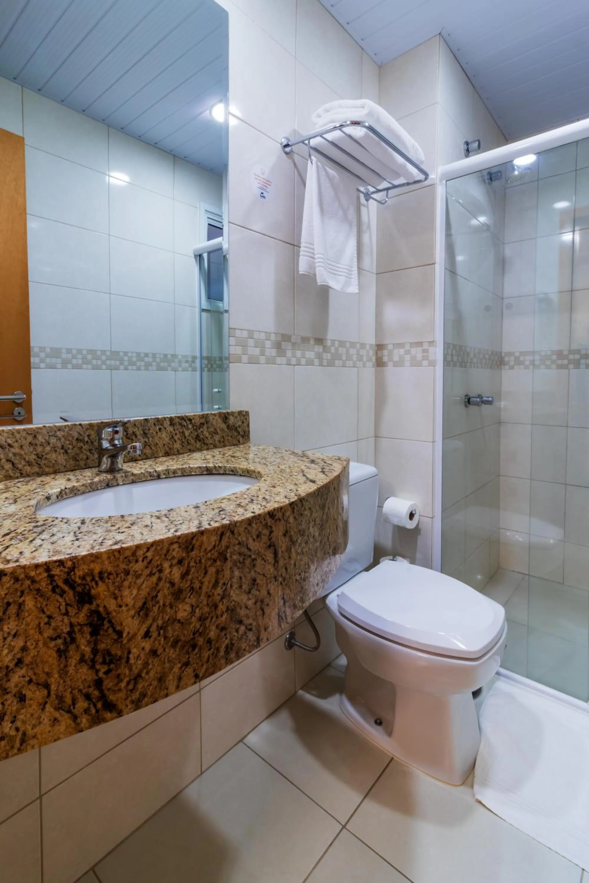 Shower in Luds Comfort Hotel