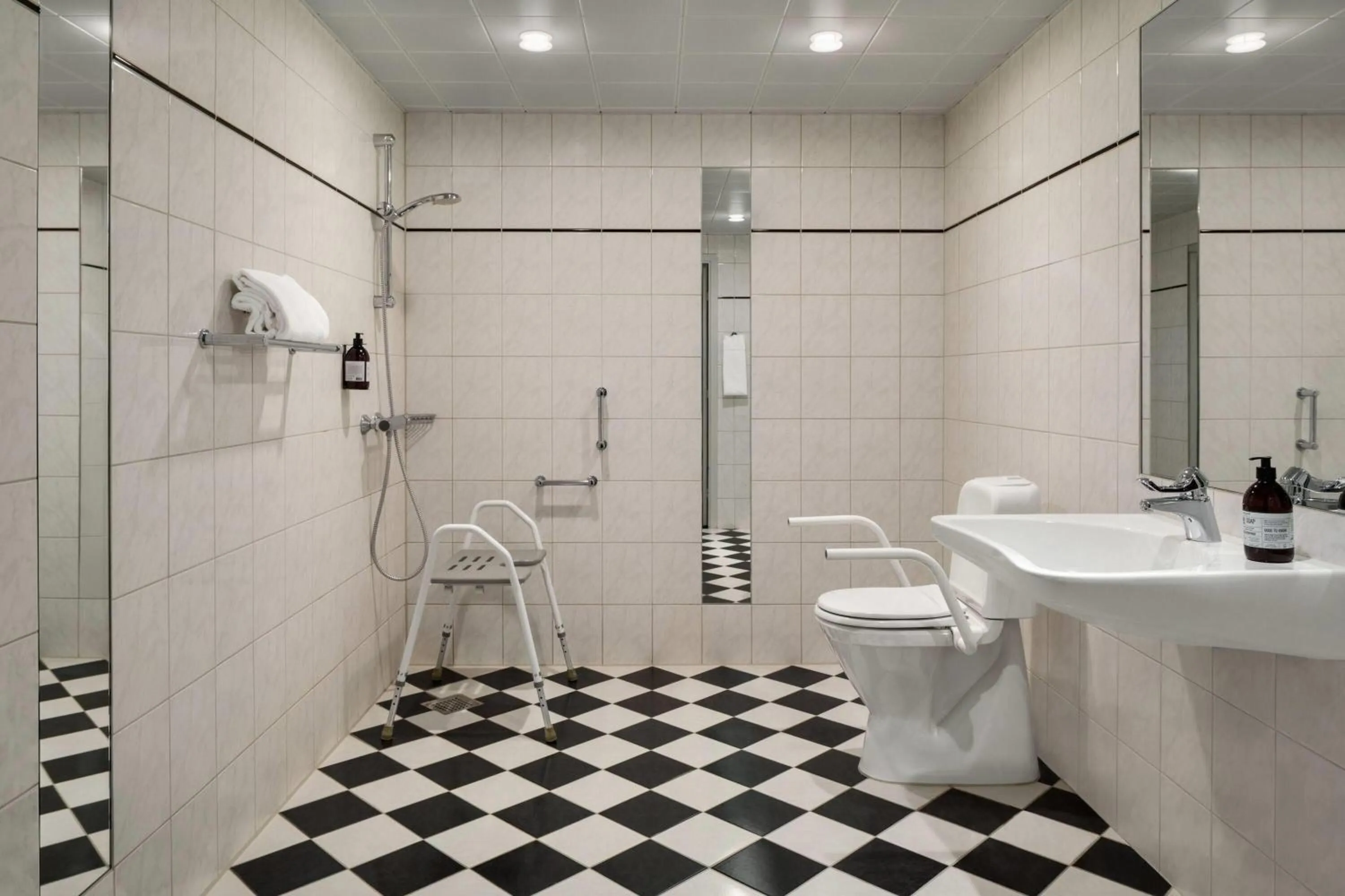 Shower in Comwell Hvide Hus Aalborg, Dolce by Wyndham