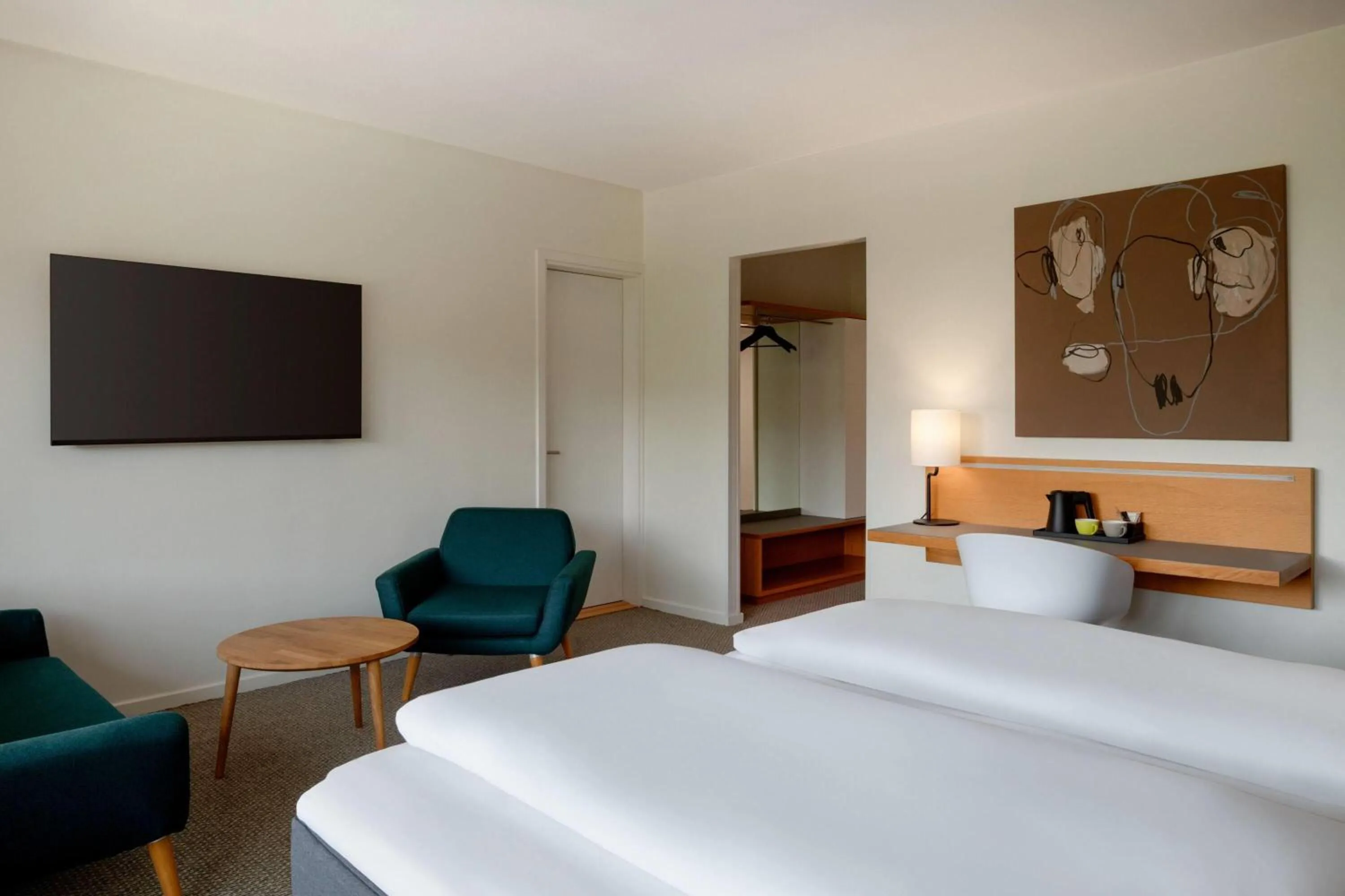 Photo of the whole room, Bed in Comwell Hvide Hus Aalborg, Dolce by Wyndham