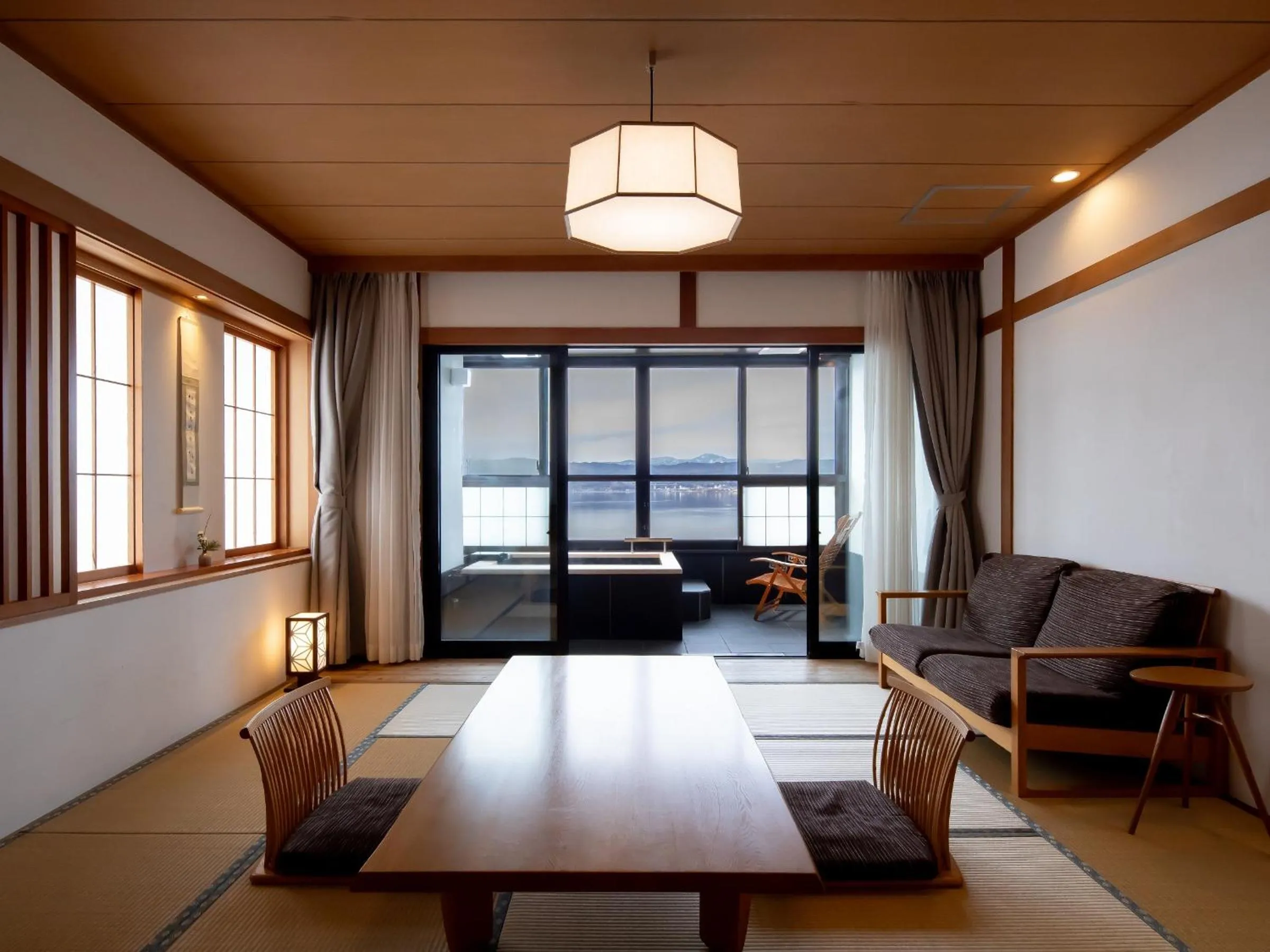 Photo of the whole room in Sui Suwako