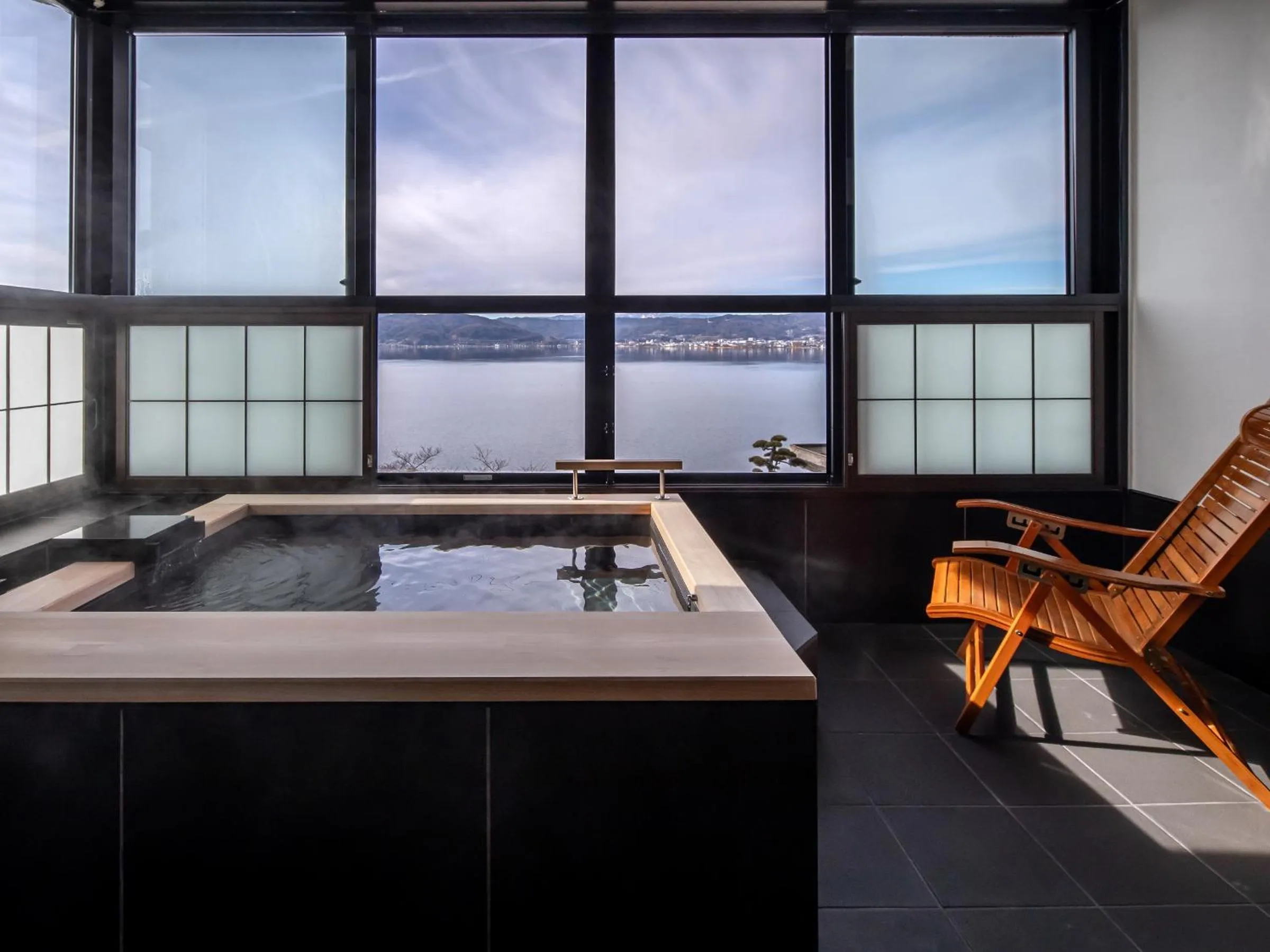 Hot Spring Bath in Sui Suwako