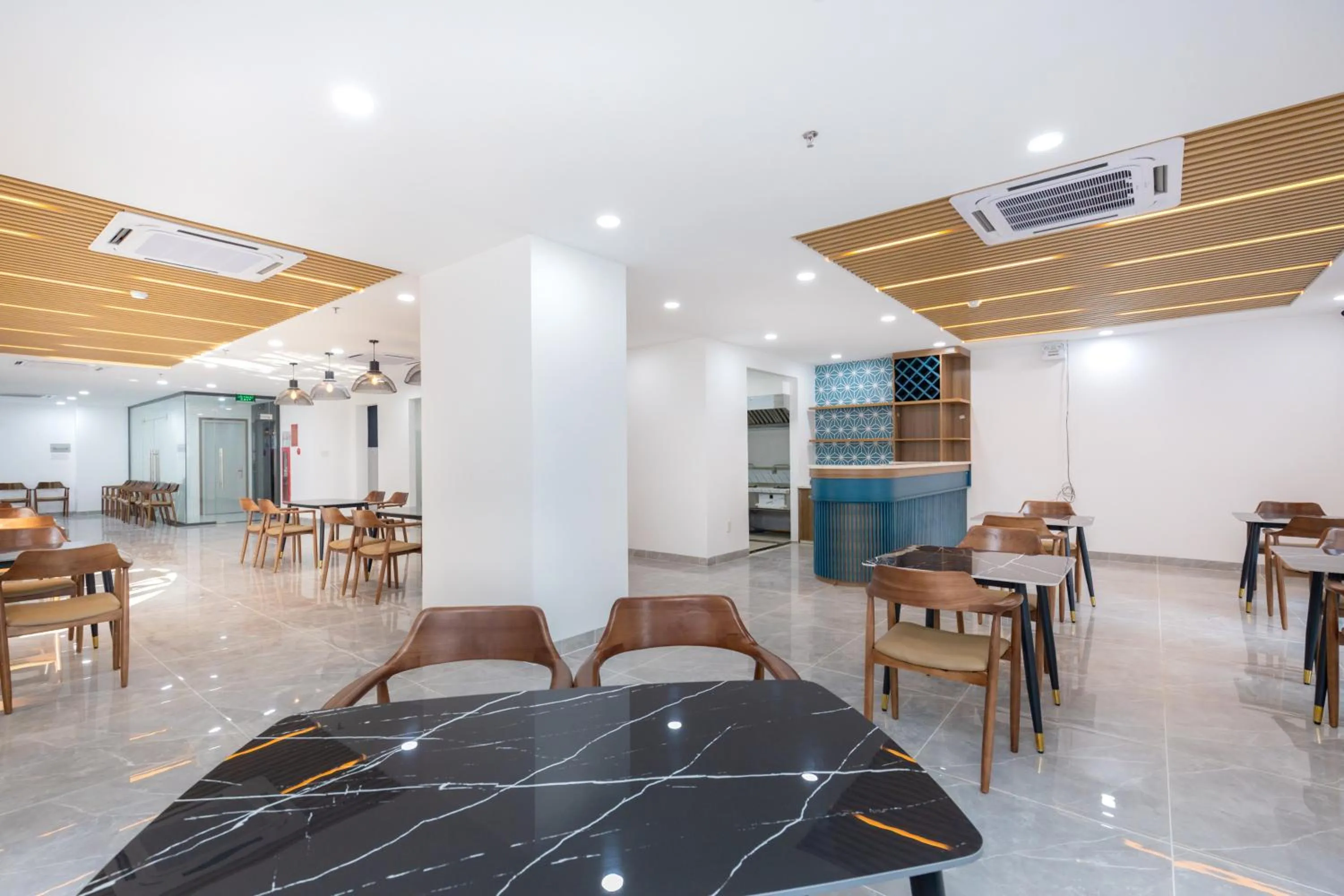 Restaurant/places to eat in Diamond Sea Hotel