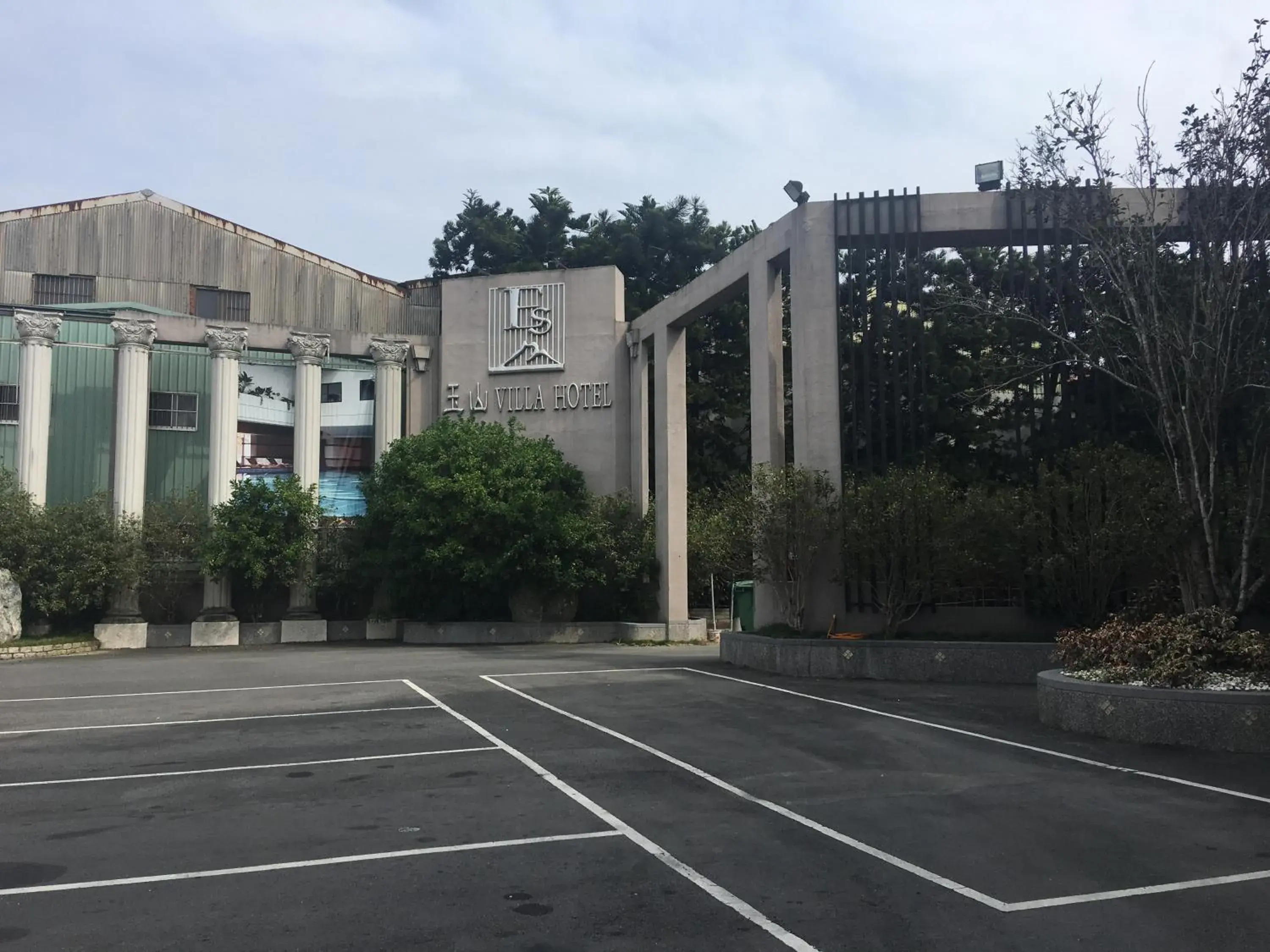 Property building in Esun Villa Hotel Property building in Esun Villa Hotel