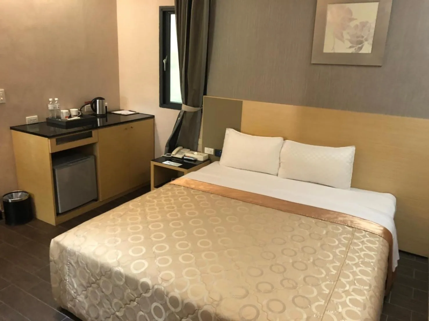 Bed in Esun Villa Hotel