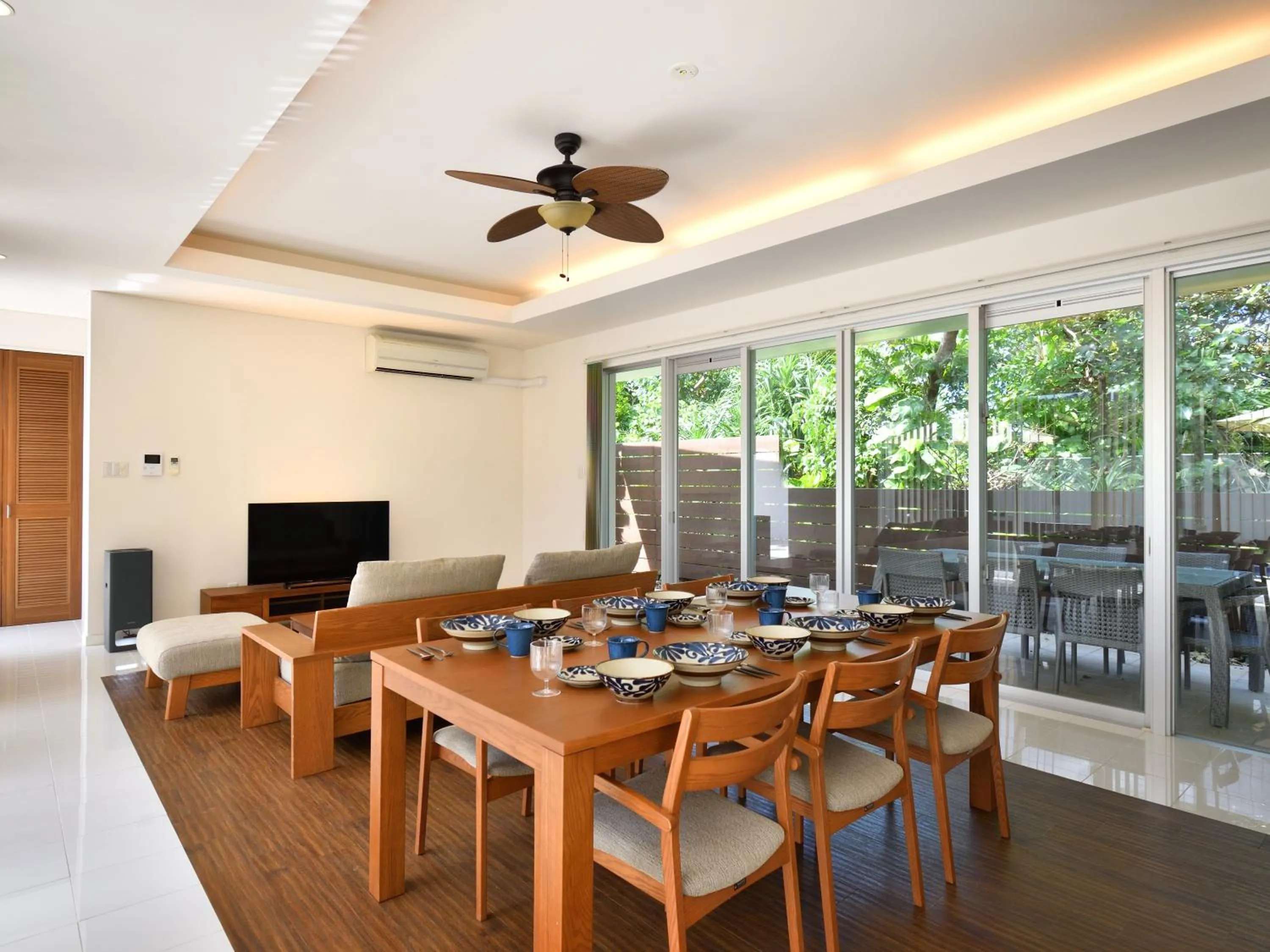 Living room in Pool Villa Imadomari by Coldio Premium