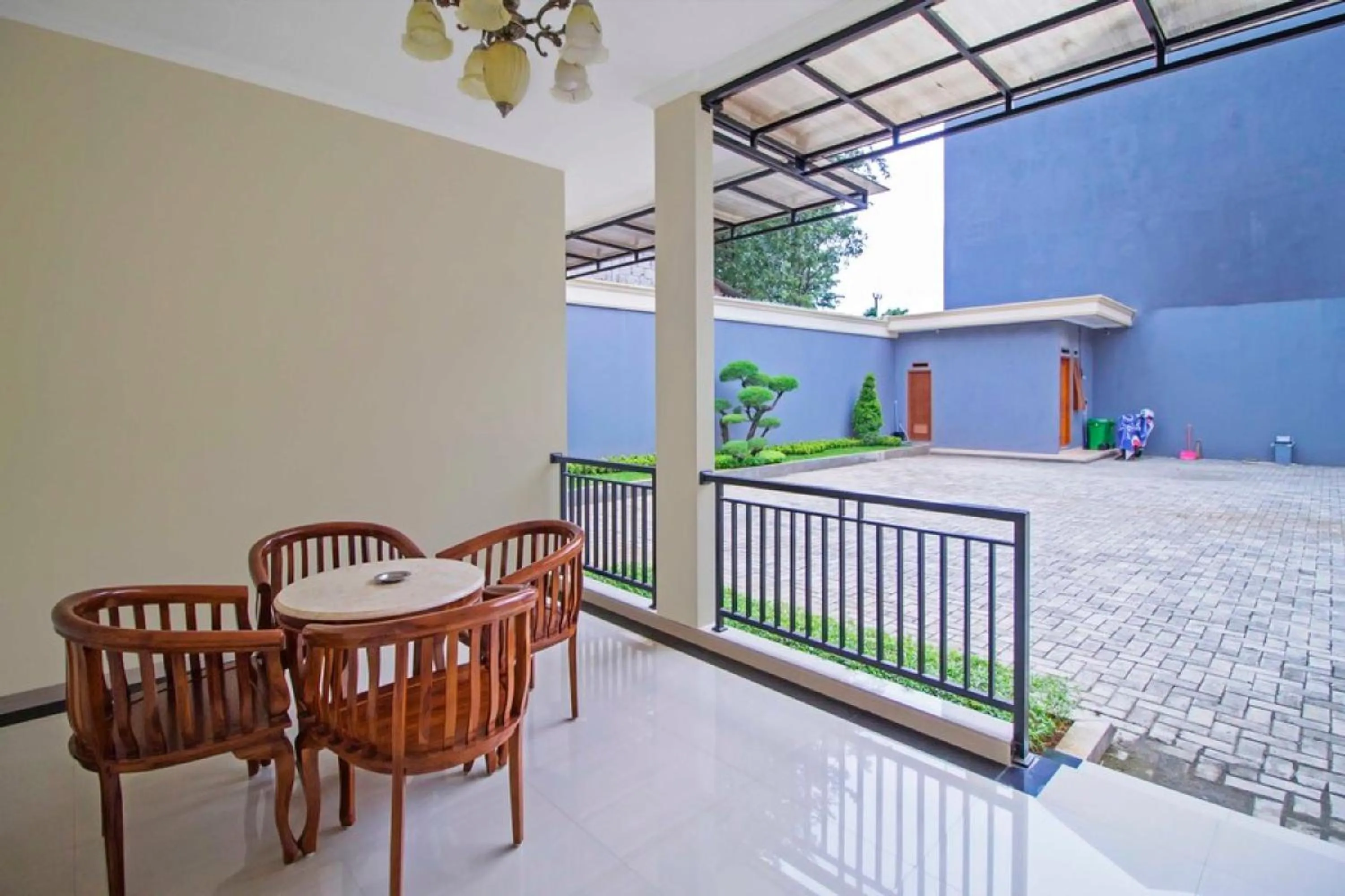 Breakfast in RedDoorz Syariah near Mercu Buana University