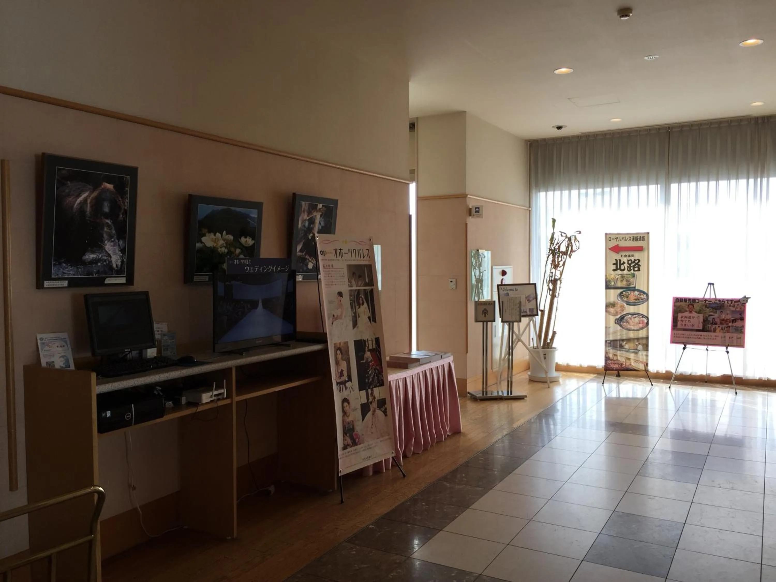 Restaurant/places to eat in Hotel Okhotsk Palace