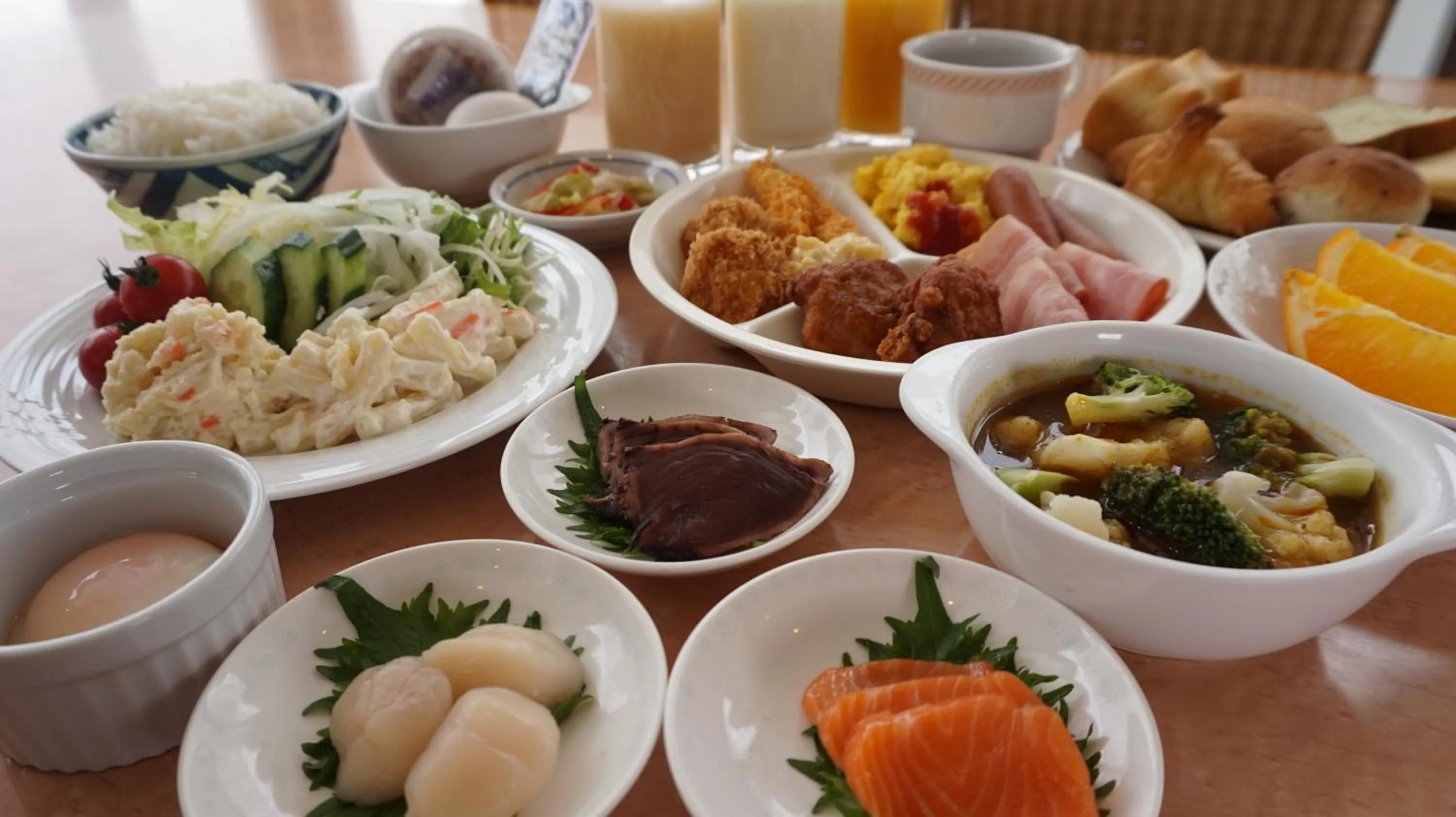 Buffet breakfast in Hotel Okhotsk Palace