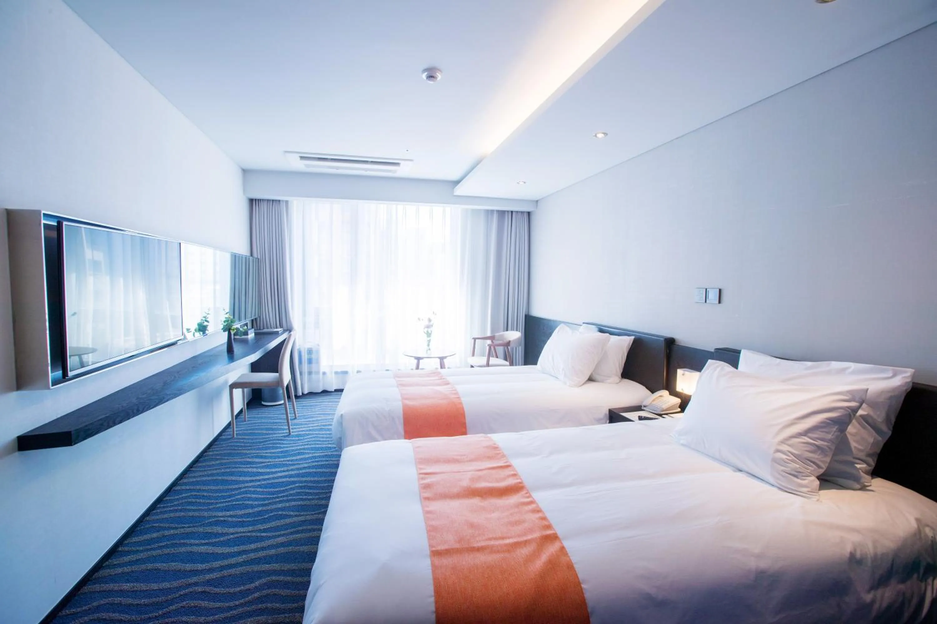 Bedroom, Bed in Gloucester Hotel Jeju