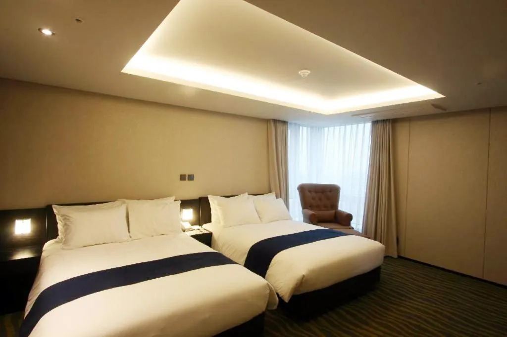 Bed in Gloucester Hotel Jeju