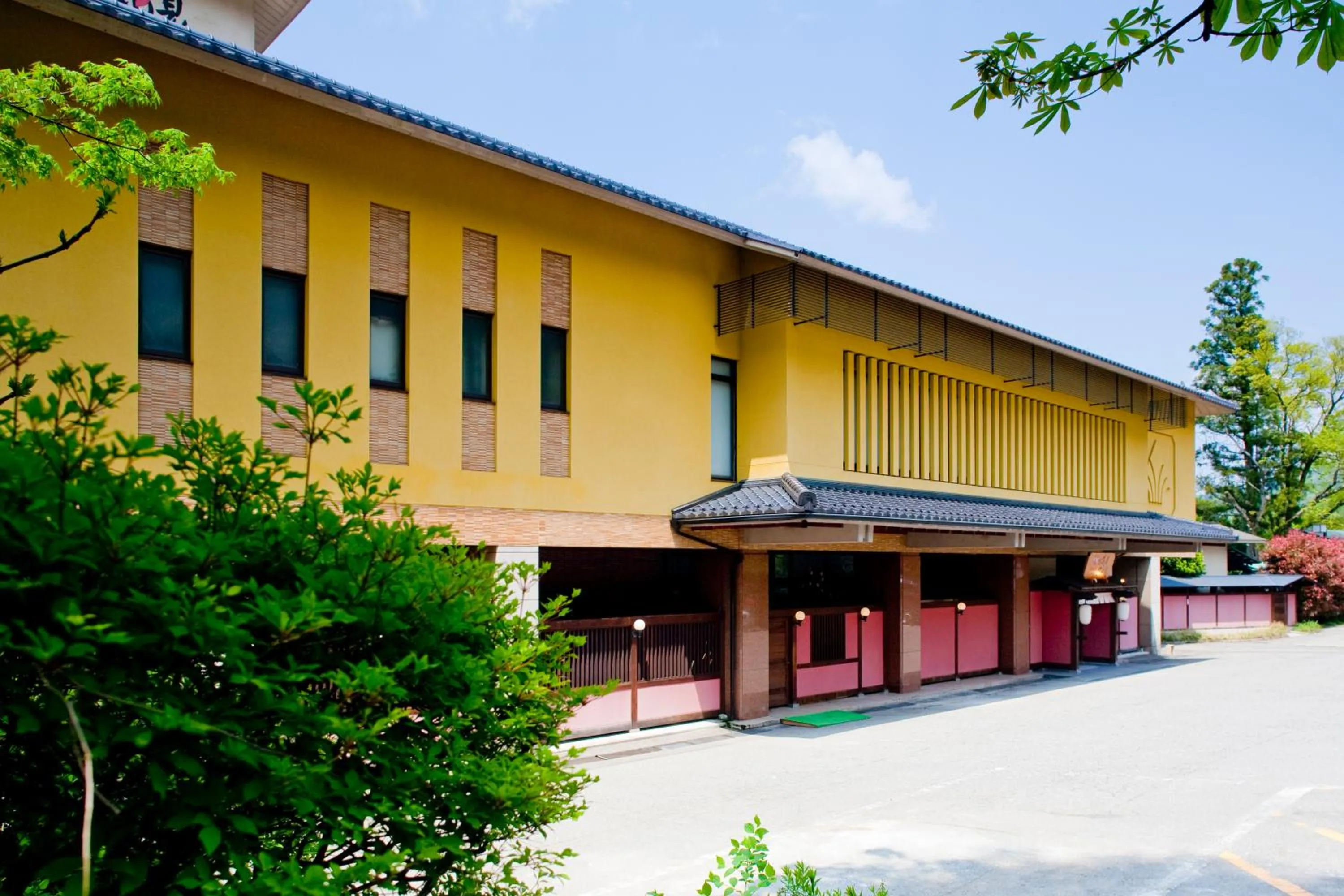 Property building in Yamanakaonsen Ohanami Kyubei