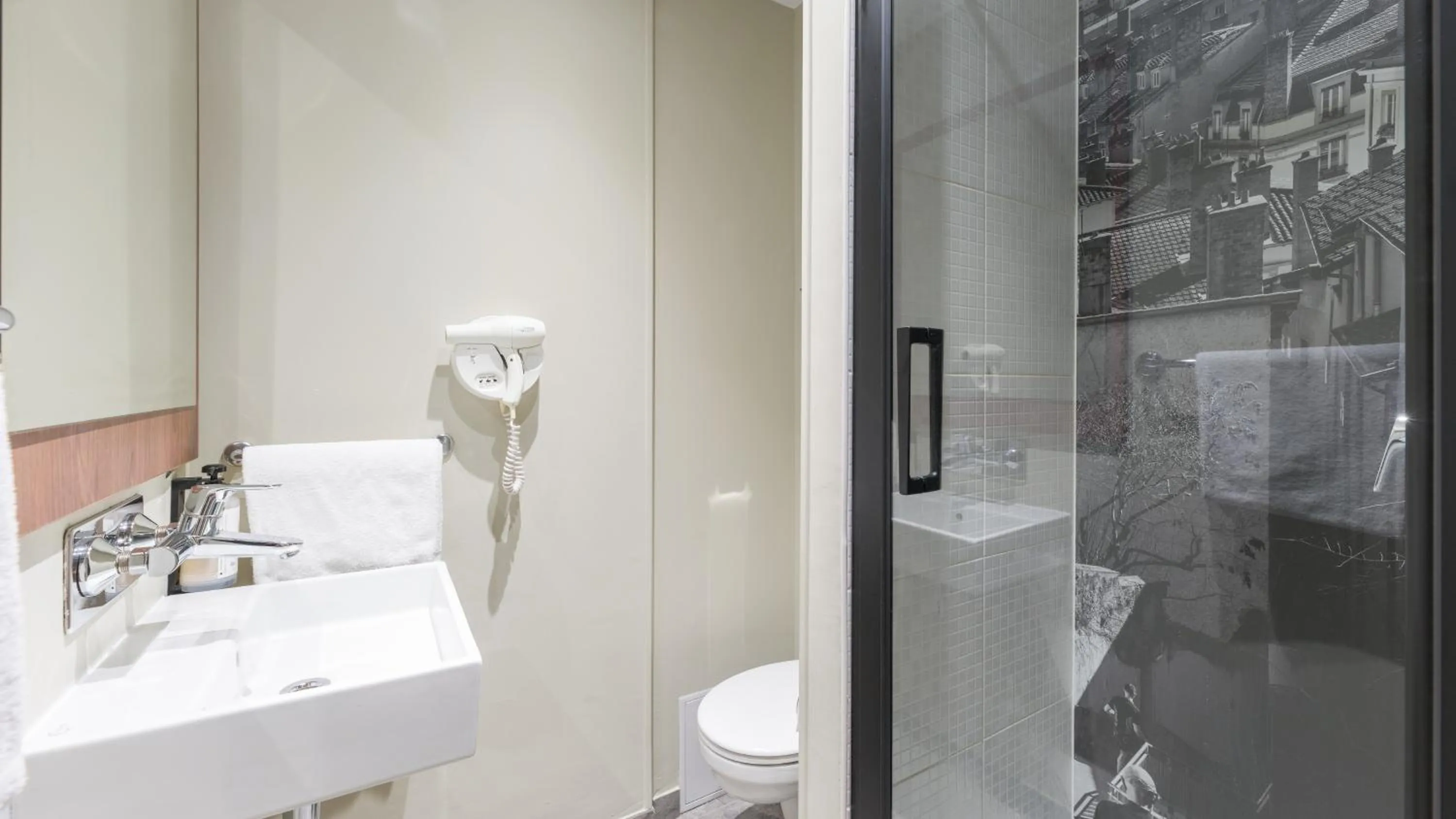 Shower in Campanile PRIME - Lyon Centre - Gare Perrache