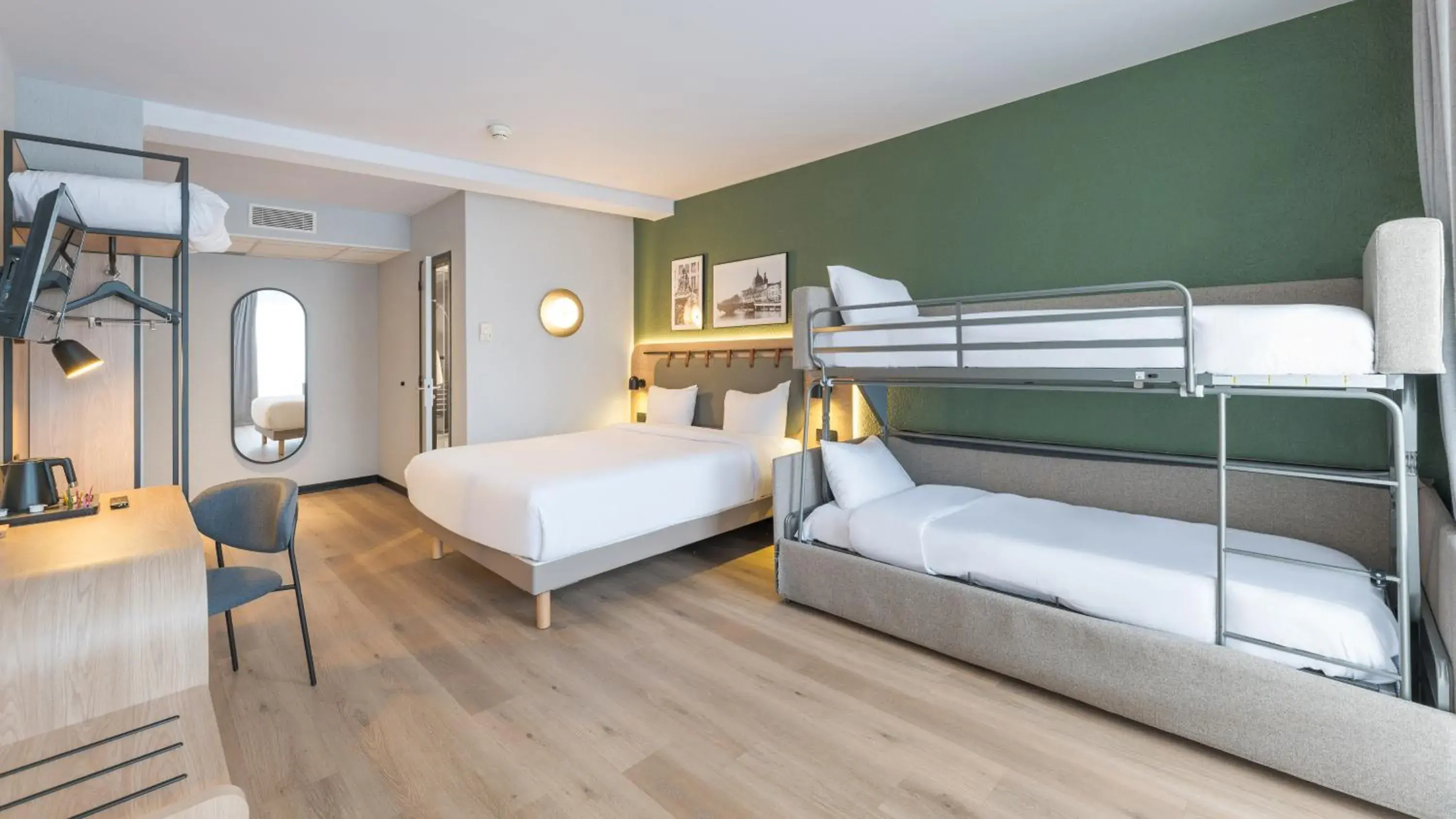 Standard Queen Room with One Sofa Bunk Bed in Campanile PRIME - Lyon Centre - Gare Perrache Standard Queen Room with One Sofa Bunk Bed in Campanile PRIME - Lyon Centre - Gare Perrache