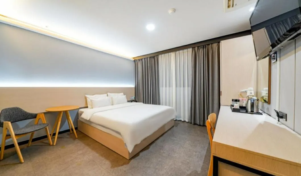 Bed in Hotel The May