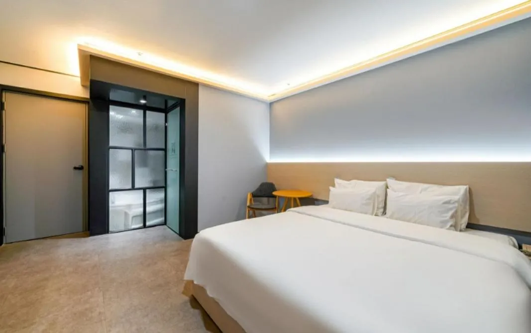 Bed in Hotel The May